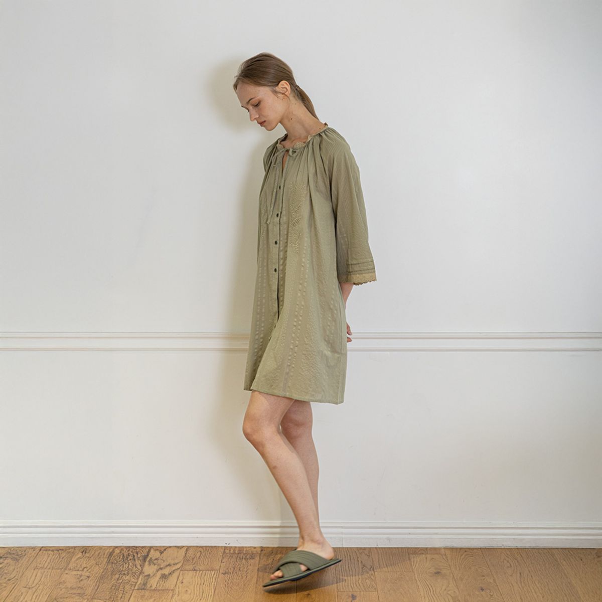 멜라니조이(MELANIE JOY) MJ_Khaki elegant long-sleeved nightdress