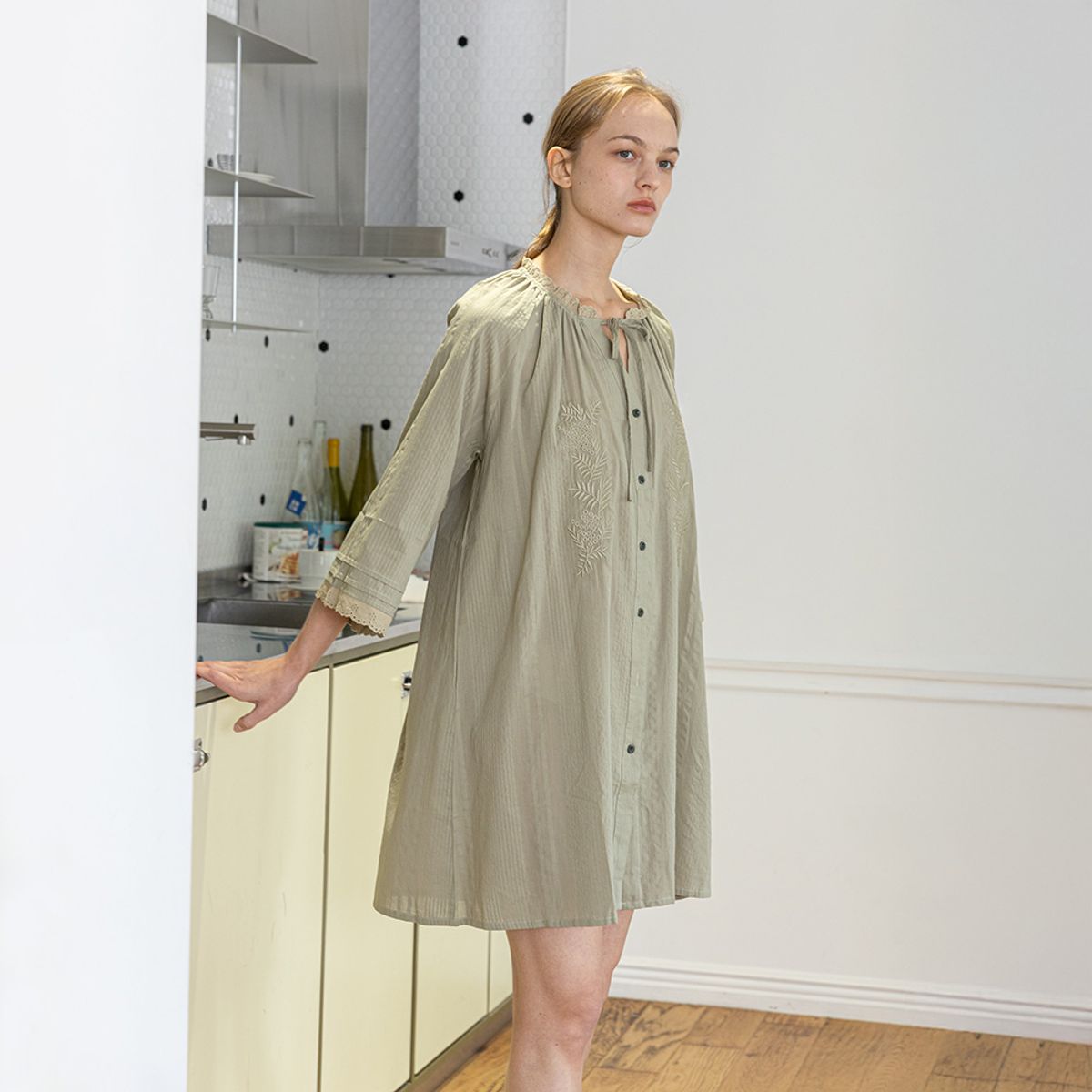 멜라니조이(MELANIE JOY) MJ_Khaki elegant long-sleeved nightdress