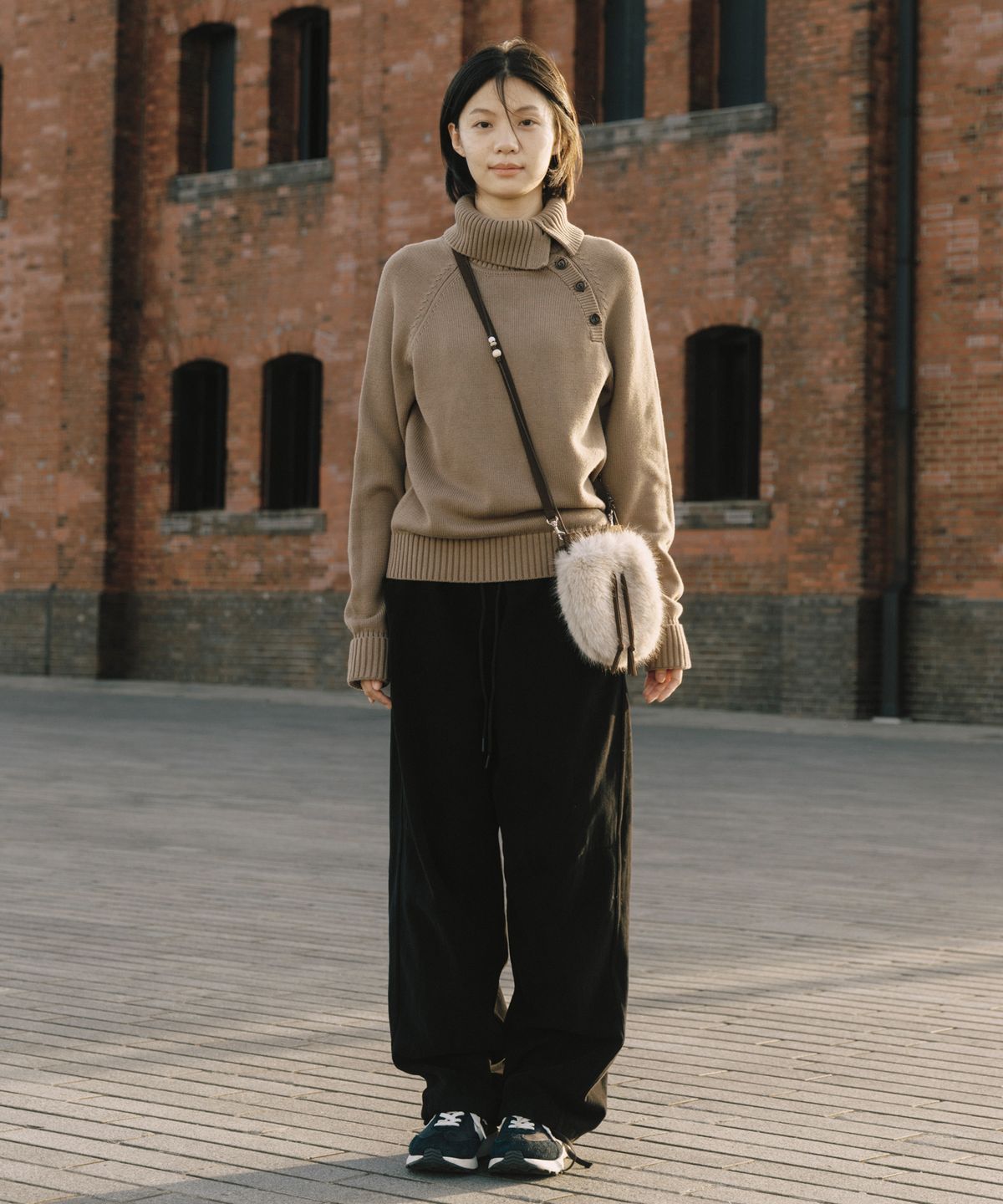 오헤시오(OHESHIO) BEADS FUR MINI BAG, BEIGE