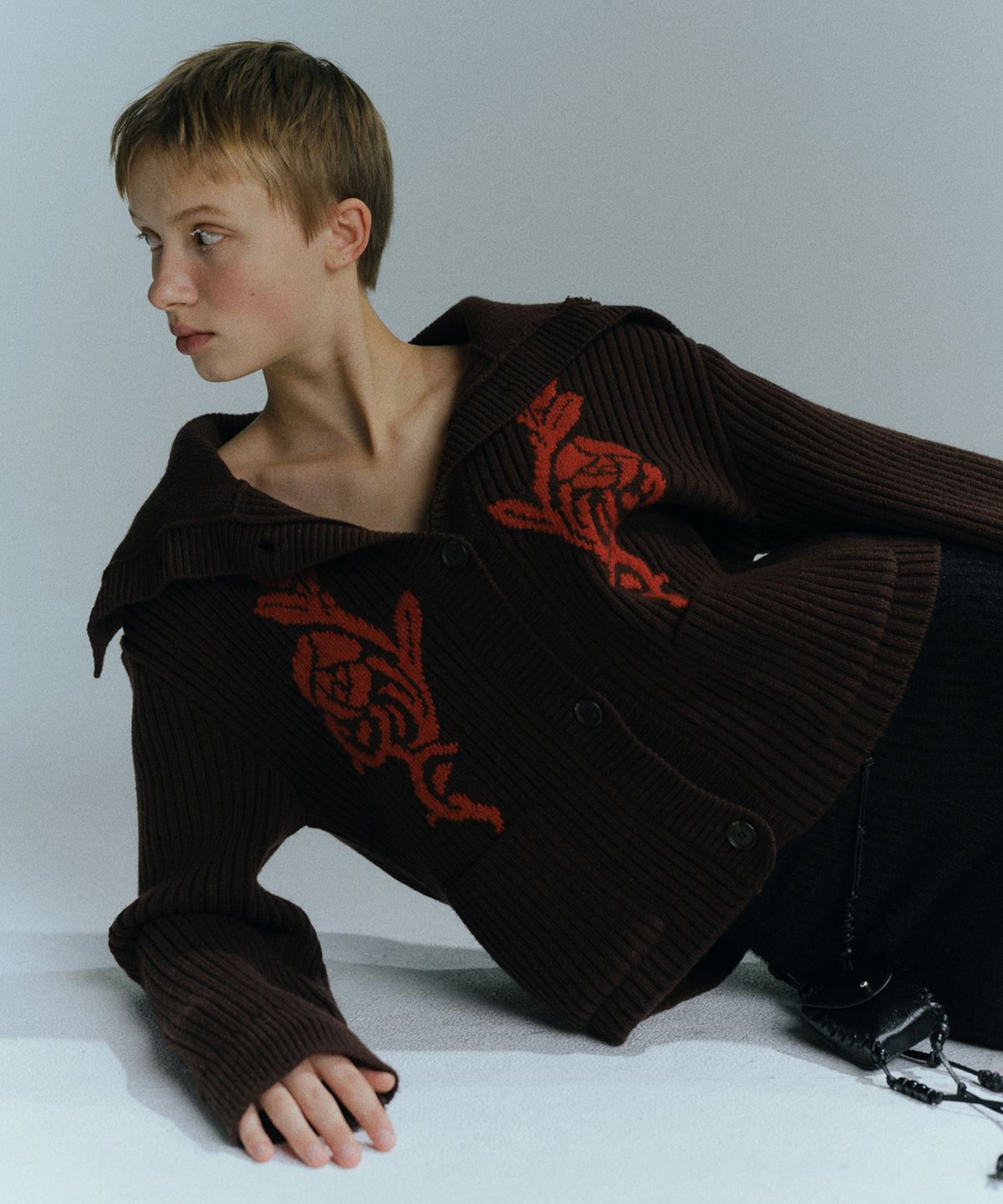 엔오르(EN OR) MARINE COLLAR JACQUARD CARDIGAN - BROWN