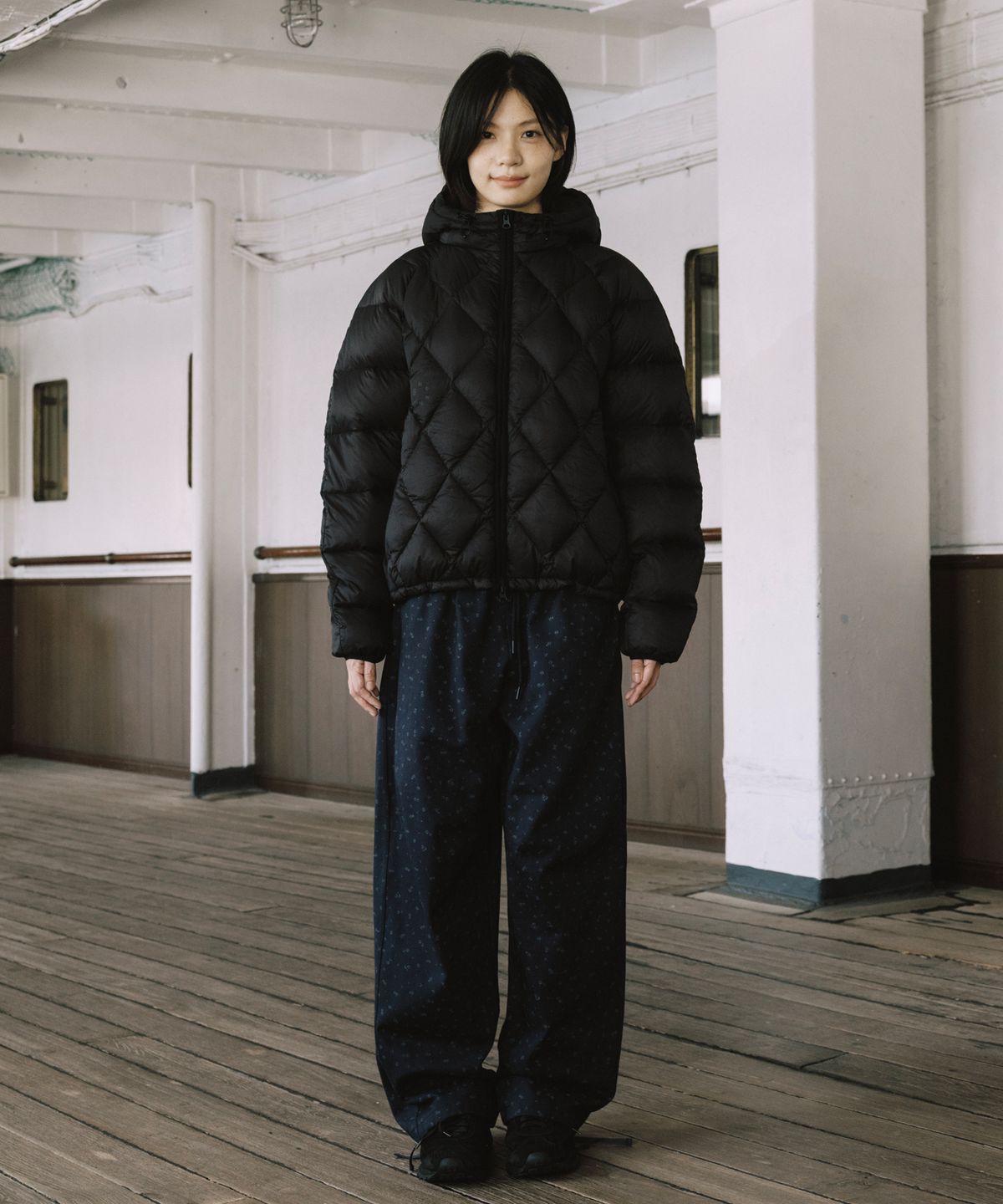 오헤시오(OHESHIO) WIDE BANDING PANTS, FLORAL NAVY