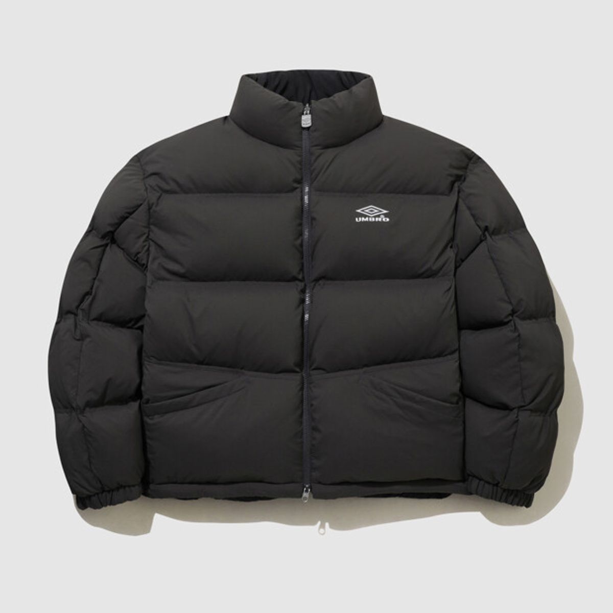 엄브로(UMBRO) 시그니쳐 리버서블 머스코비 덕 다운 자켓 블랙 UQ421CDJD1