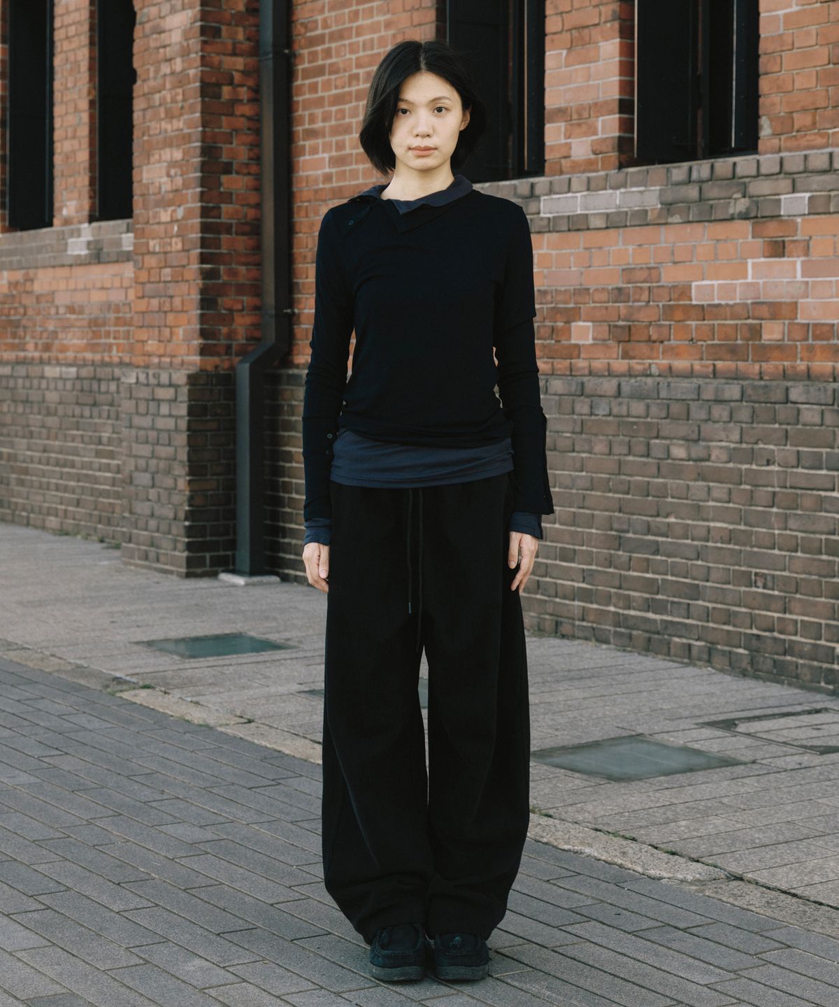 오헤시오(OHESHIO) TWO-WAY BUTTON TURTLENECK T-SHIRT, NAVY