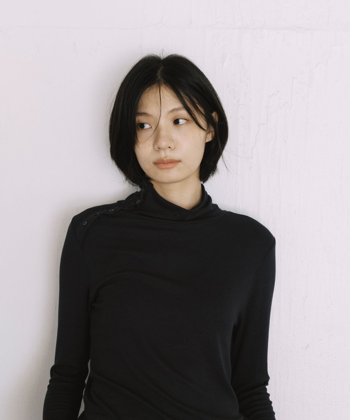 오헤시오(OHESHIO) TWO-WAY BUTTON TURTLENECK T-SHIRT, CHARCOAL
