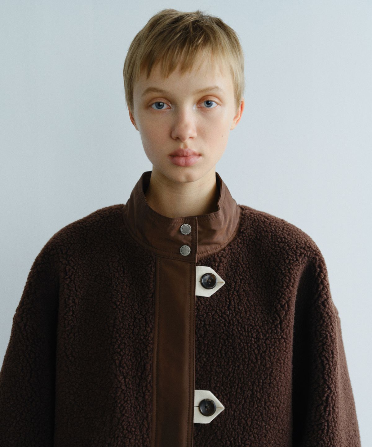엔오르(EN OR) OVERSIZED POCKET FLEECE COAT - BROWN