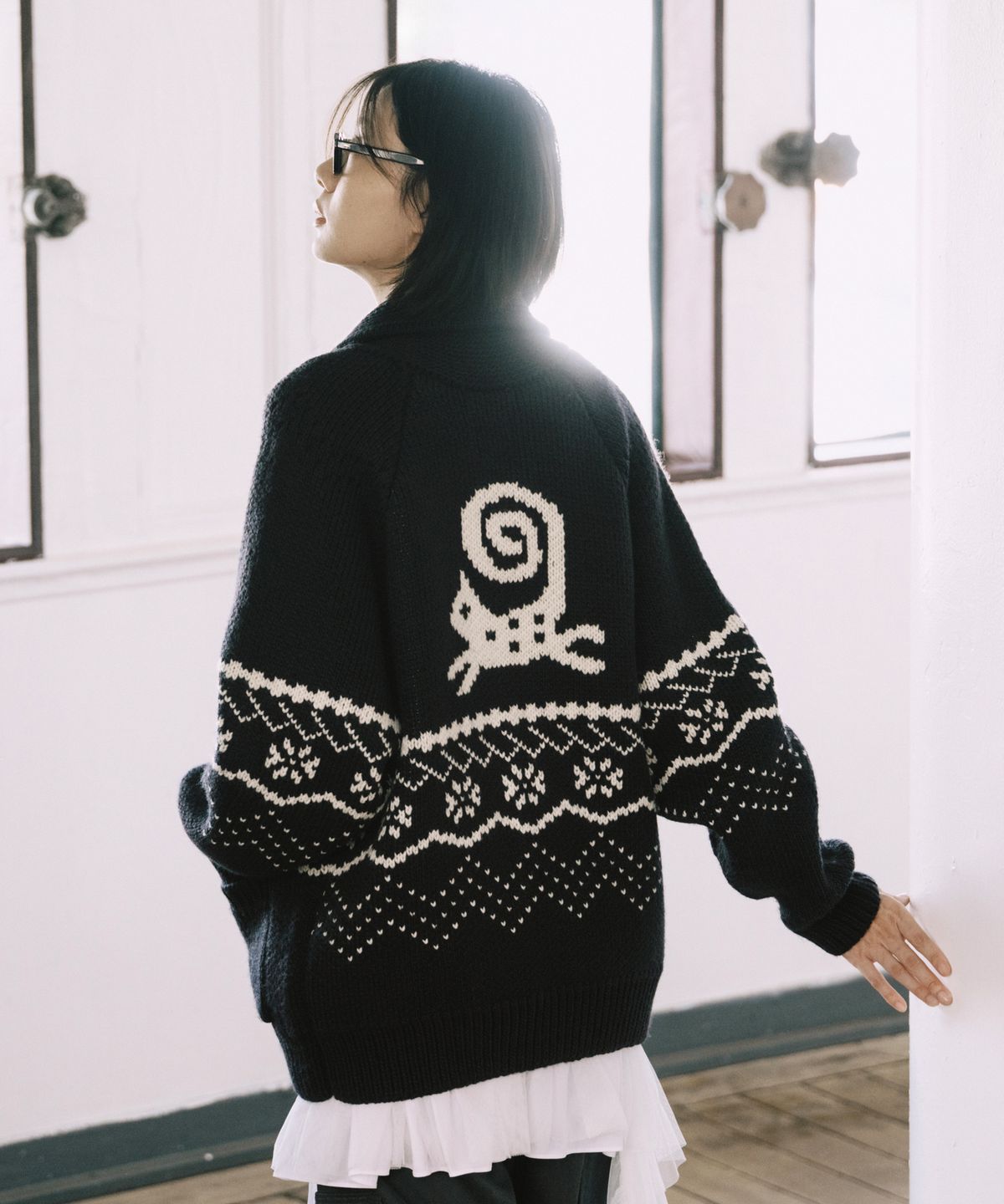 오헤시오(OHESHIO) CAT GRAPHIC COWICHAN ZIP-UP, NAVY