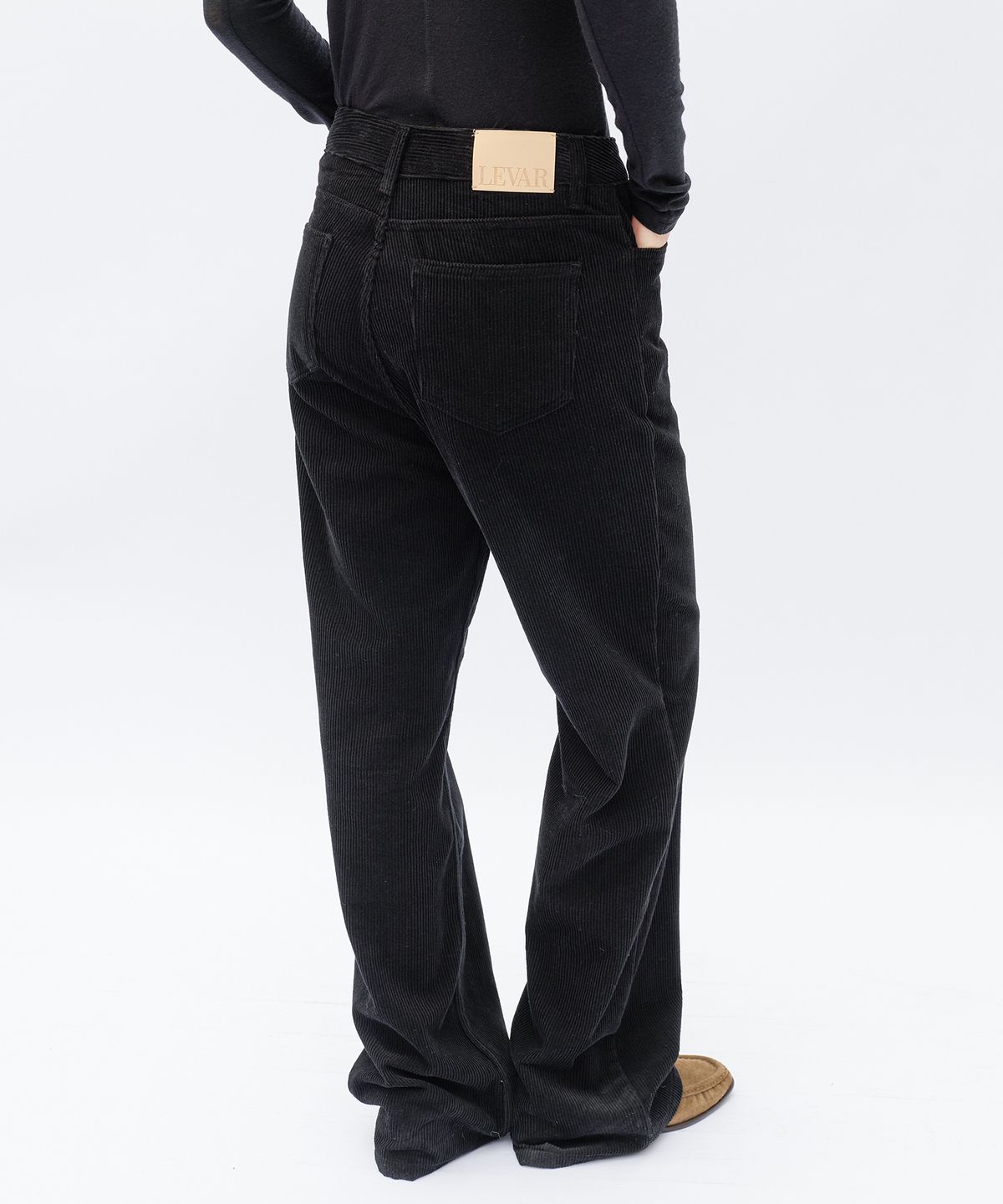 르바(LEVAR) Relaxed Corduroy Pants - Noir Black