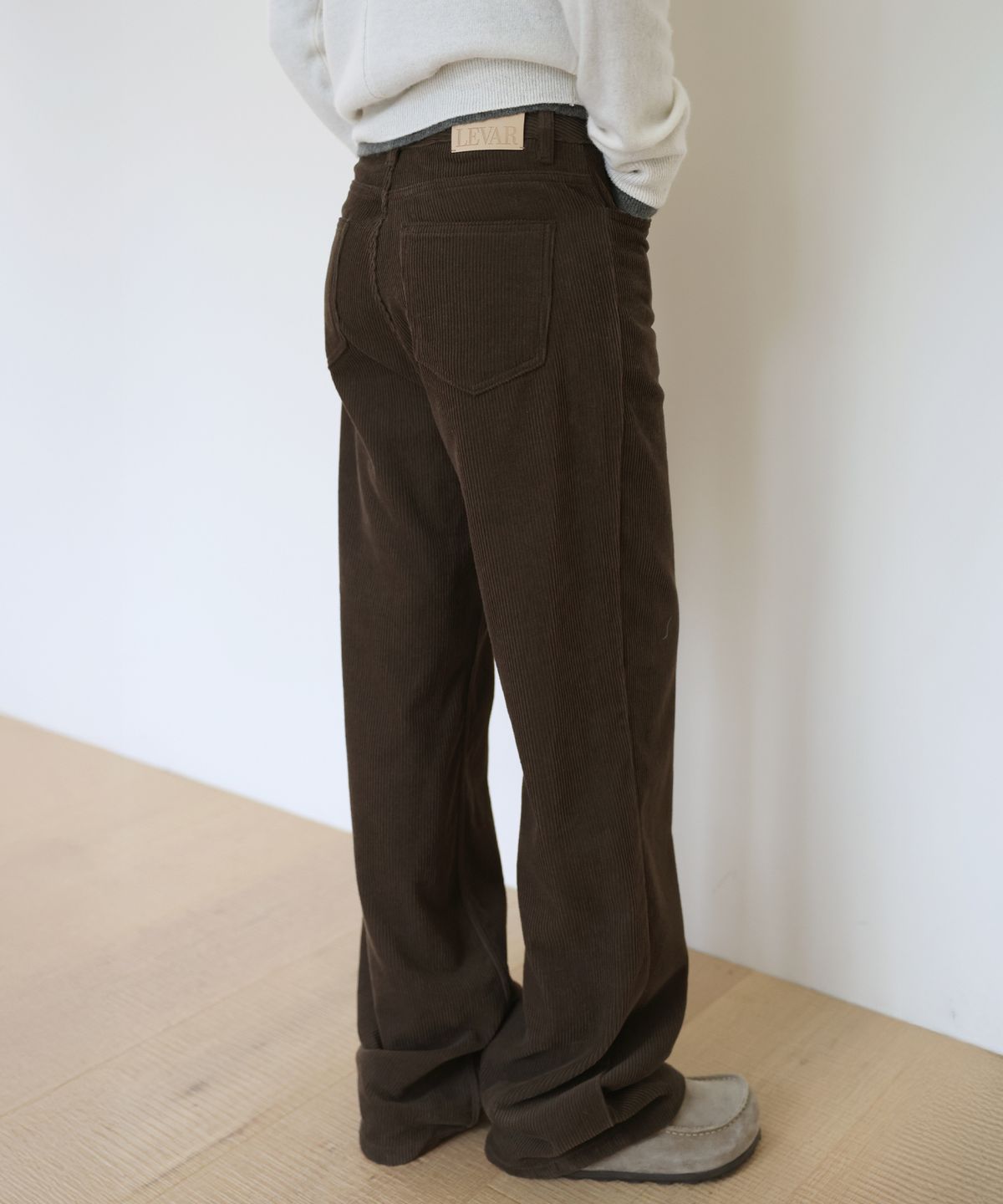 르바(LEVAR) Relaxed Corduroy Pants - Umber Brown