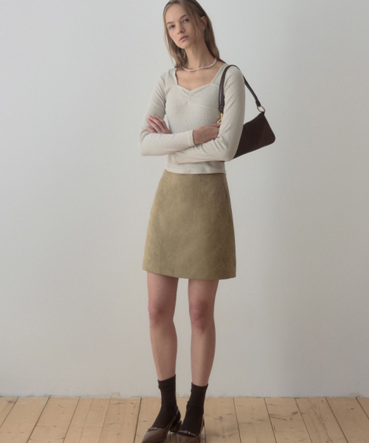 헤인트(HAINT) RIVET FAKE SUEDE SKIRT_BEIGE