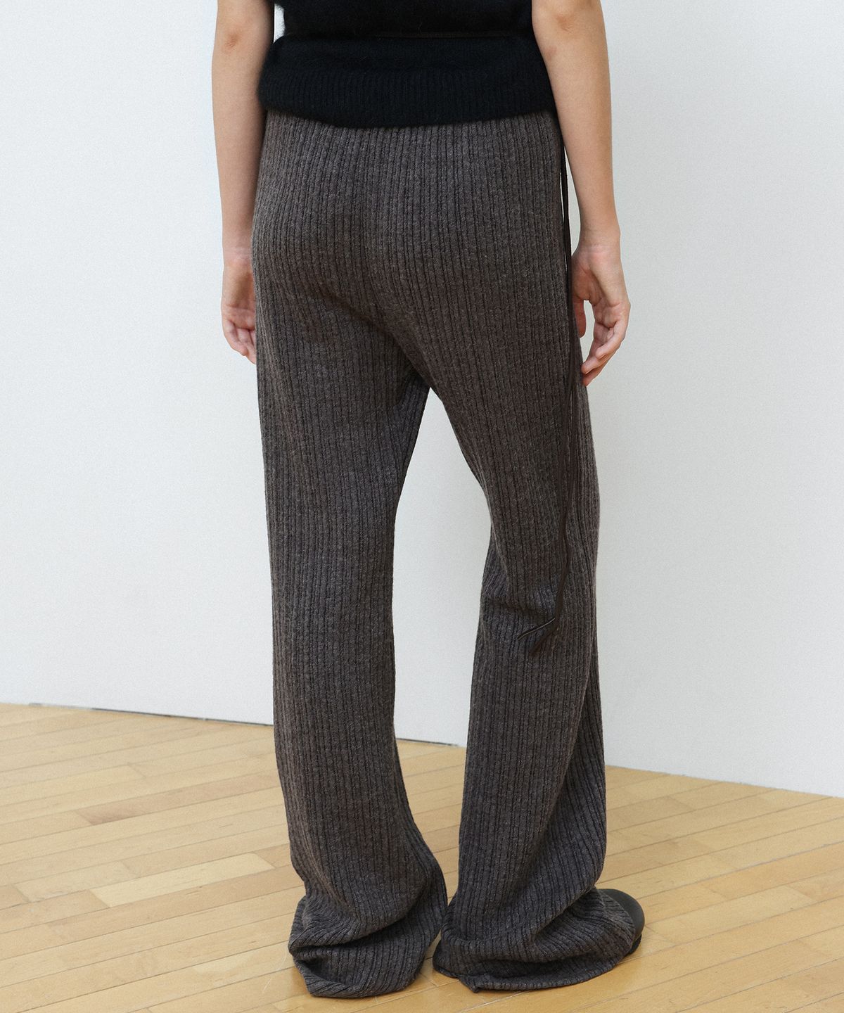르바(LEVAR) Tender Layered Pants - Charcoal