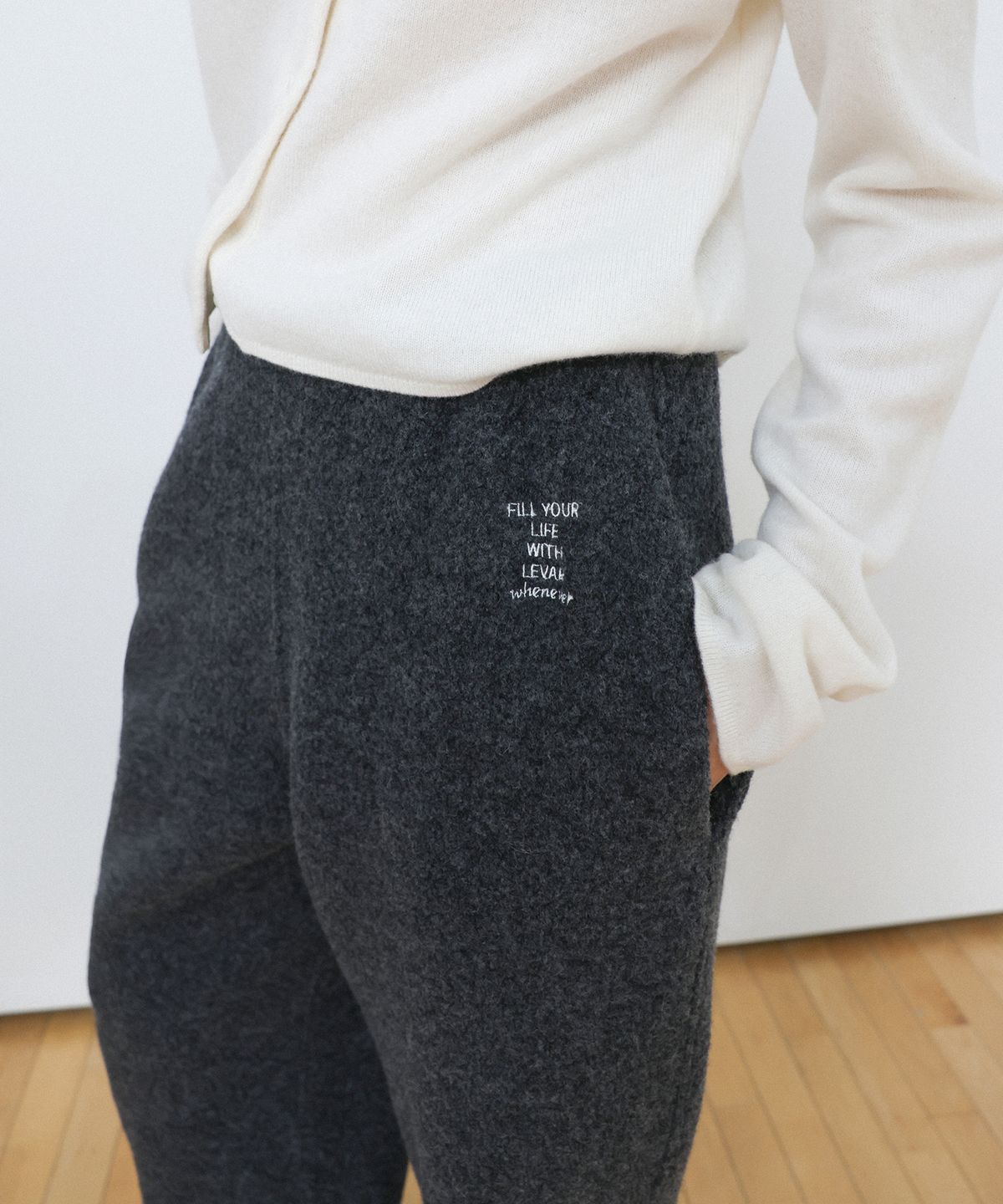 르바(LEVAR) Relaxed Wool Fleece Pants - Charcoal