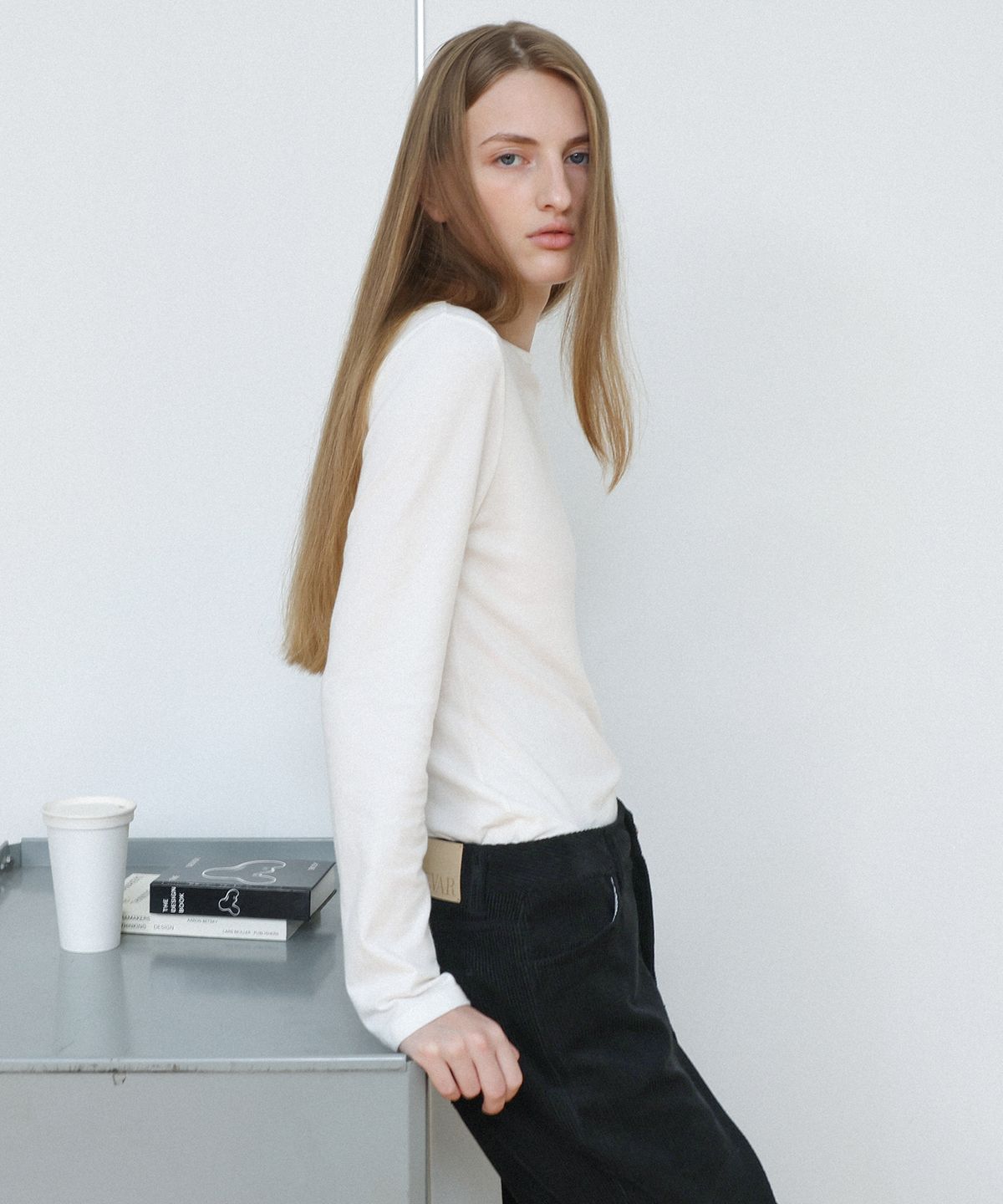 르바(LEVAR) Soft Open-back T-shirt - Off White