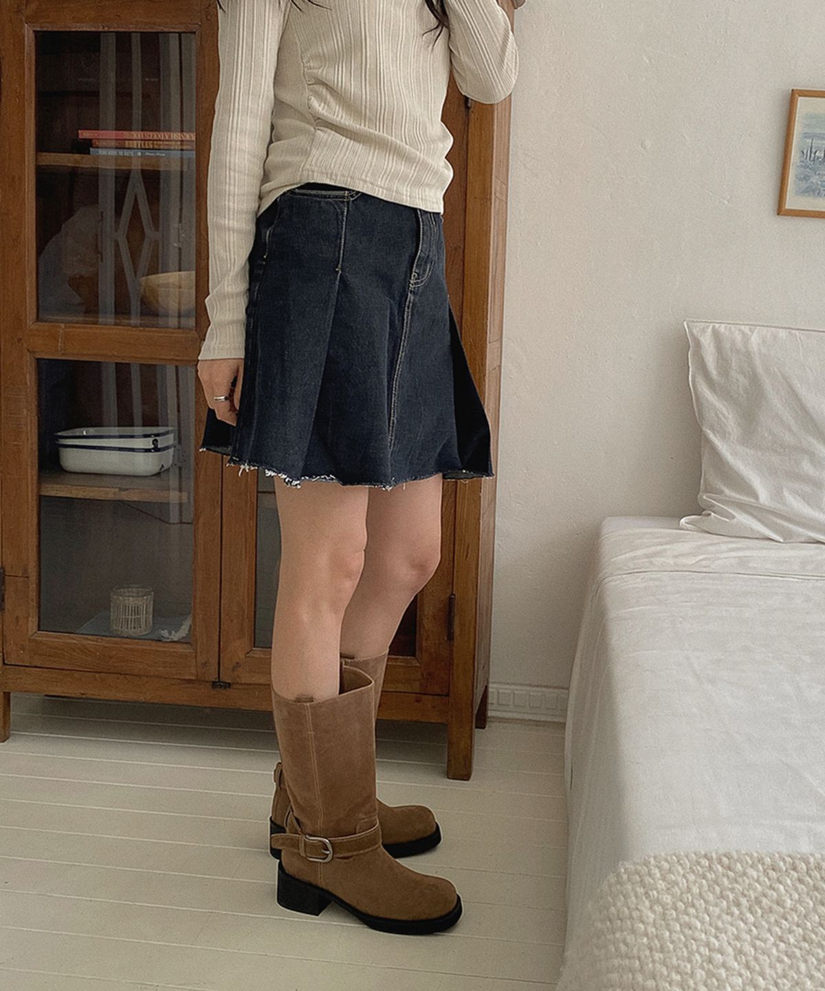 무드앤플(MOODNPLE) dalia 버클 스트랩 포인트 베이지 컬러 추가 미들부츠 5cm