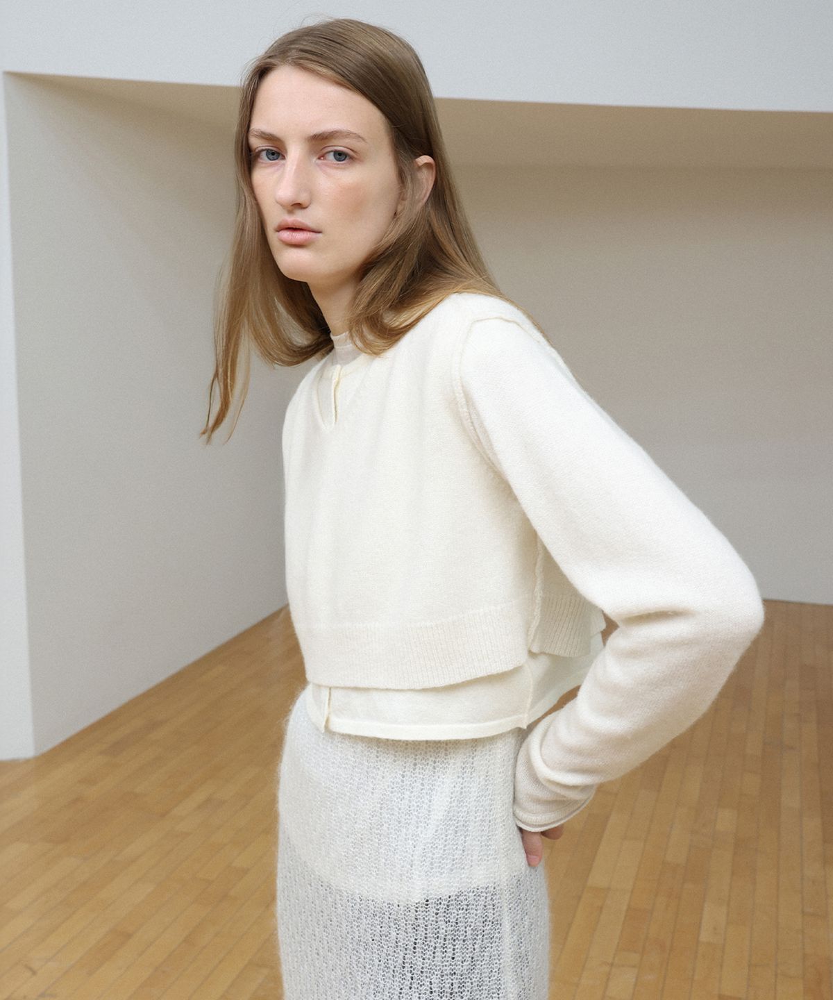 르바(LEVAR) Overlay Wool Knit - Off White