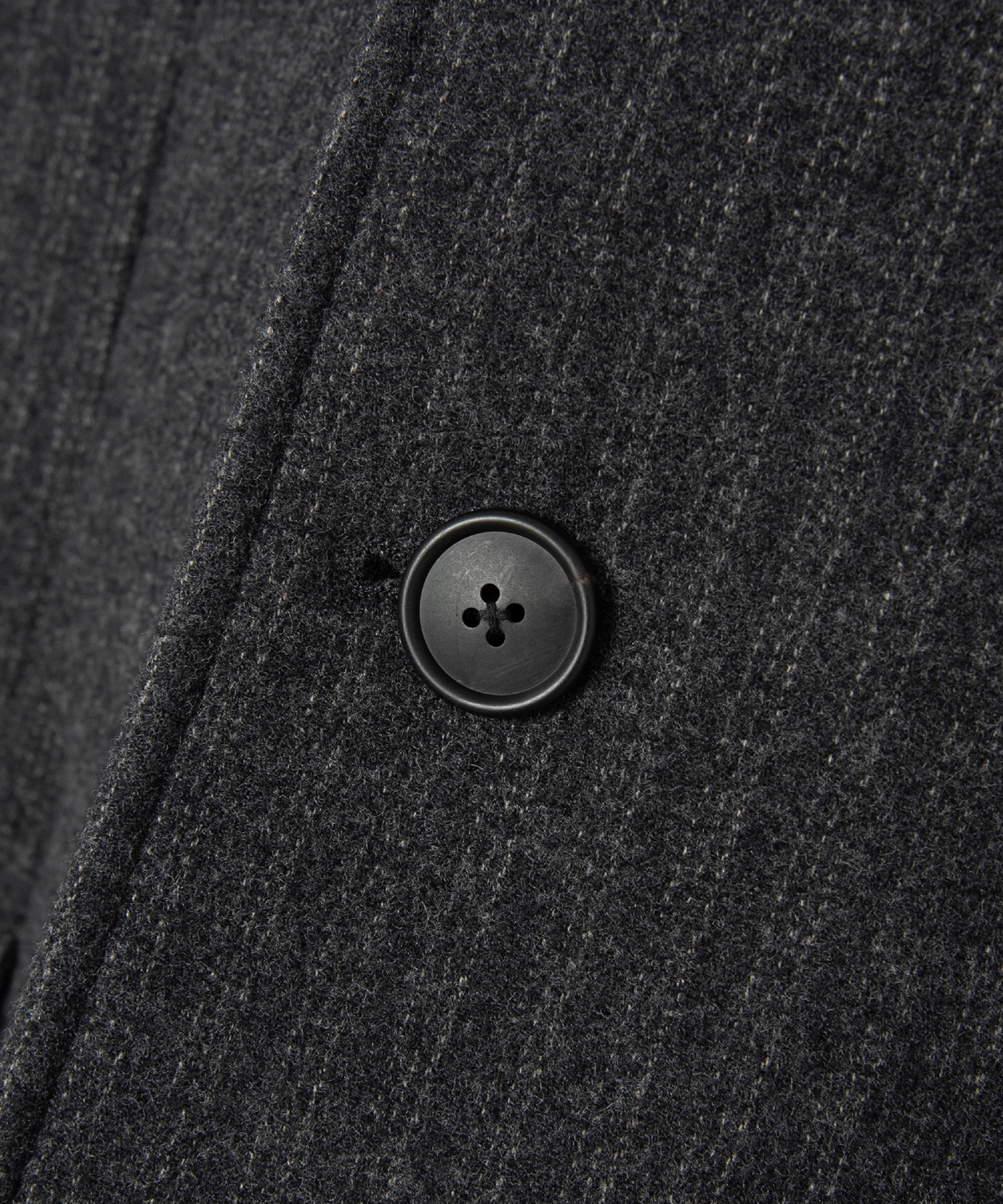 넌블랭크(NONBLANK) 스트라이프 3버튼 체스터필드 코트_DARK GREY