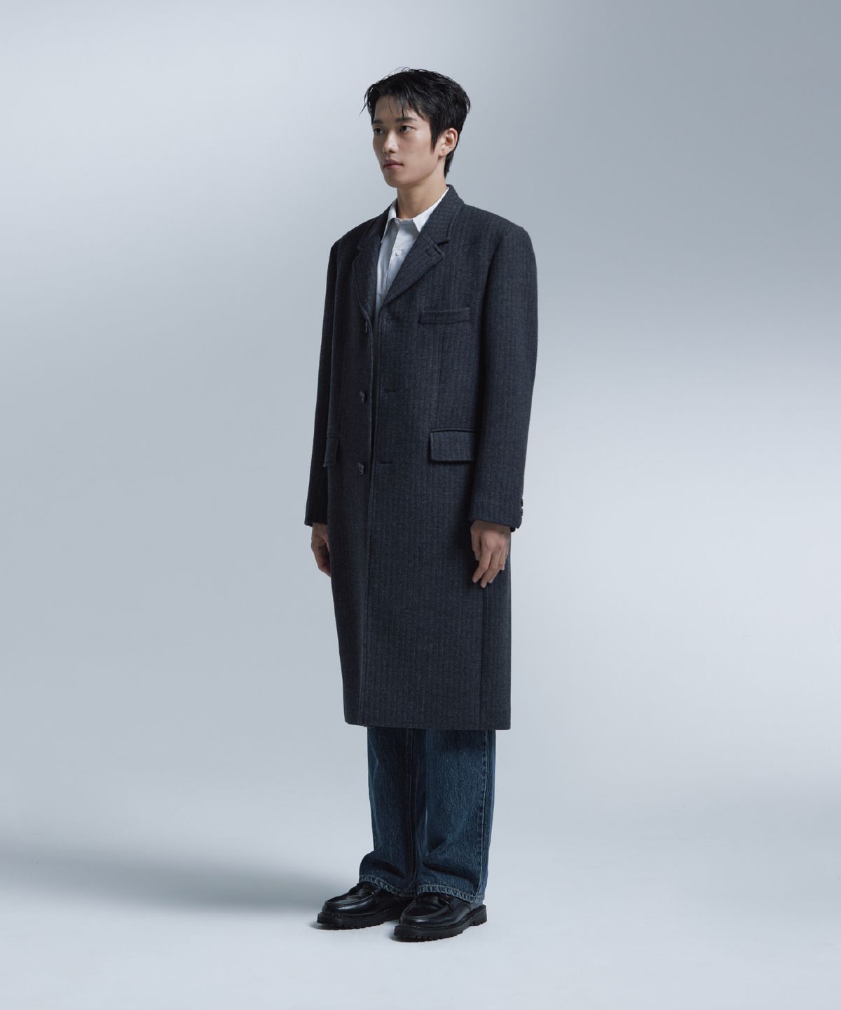 넌블랭크(NONBLANK) 스트라이프 3버튼 체스터필드 코트_DARK GREY