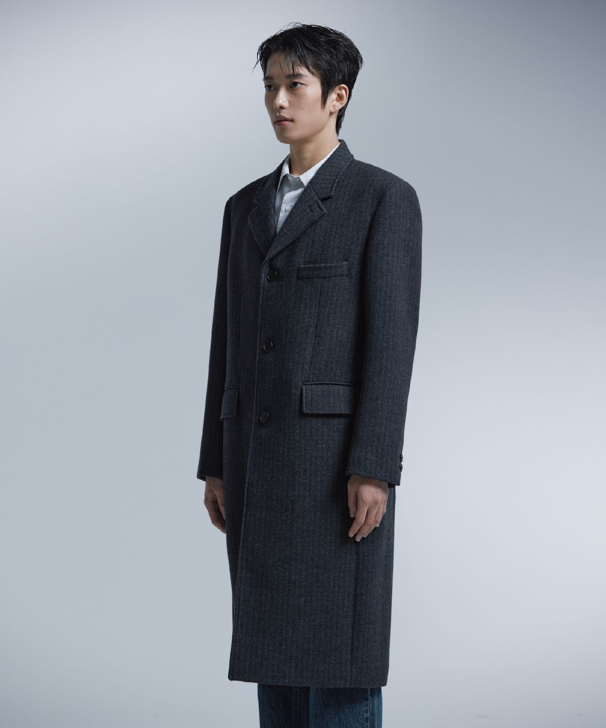 넌블랭크(NONBLANK) 스트라이프 3버튼 체스터필드 코트_DARK GREY