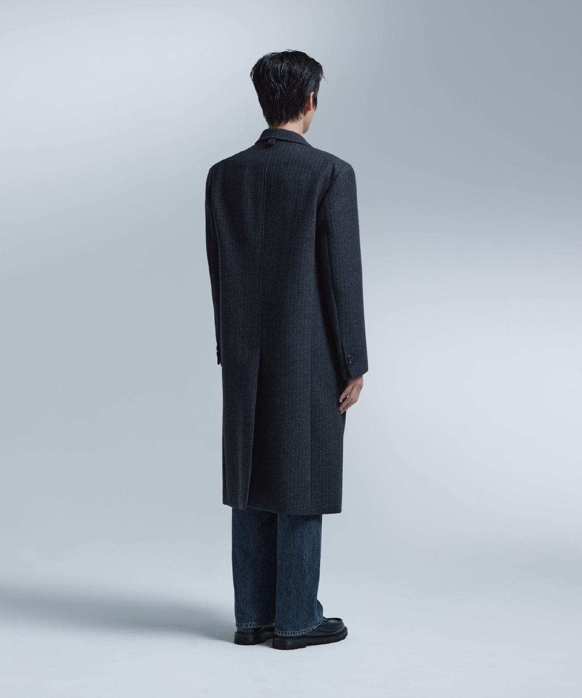 넌블랭크(NONBLANK) 스트라이프 3버튼 체스터필드 코트_DARK GREY