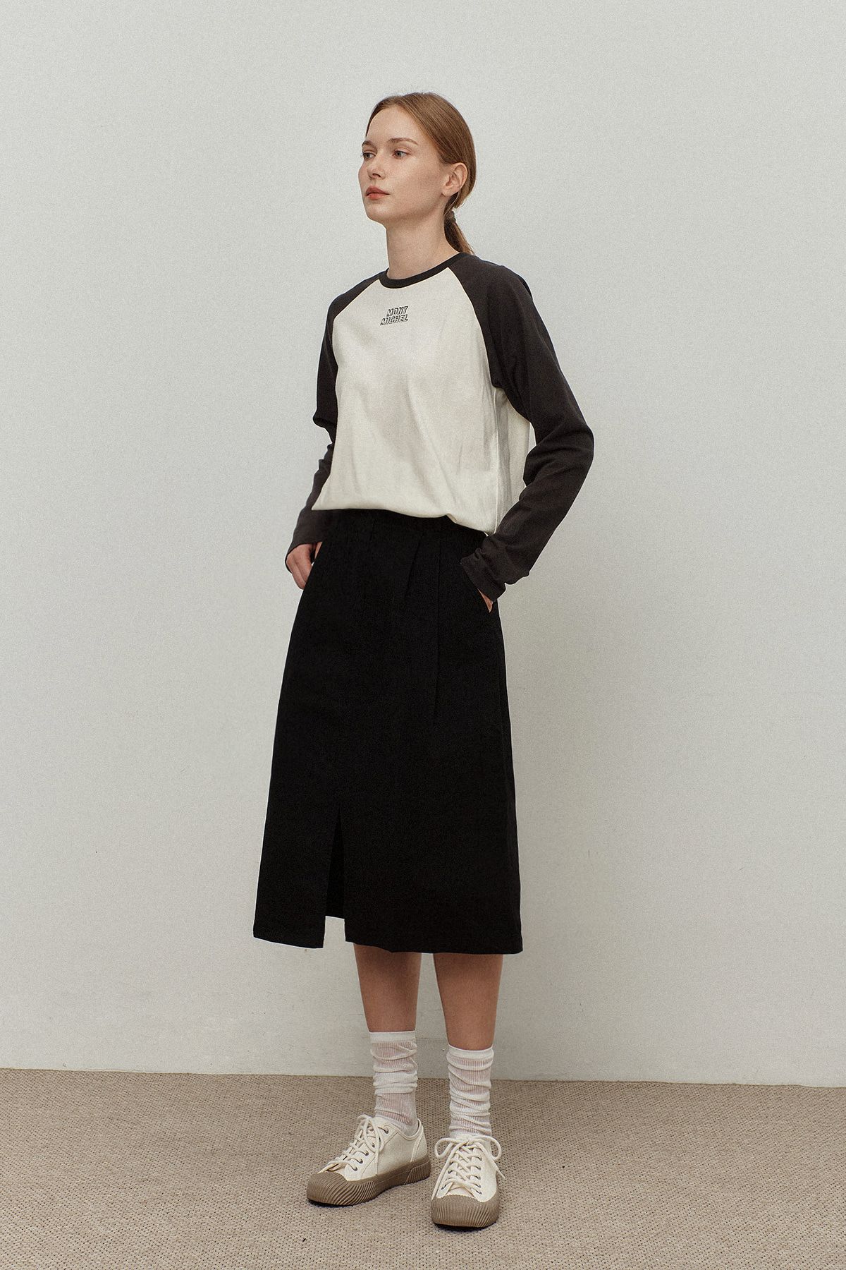 르몽생미셸(LE MONT ST MICHEL) Logo point Raglan T-shirt_Cream