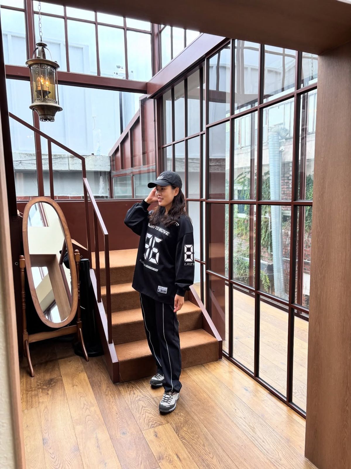 레이지비(LAZYBEE) 자이언트핏 라인 트랙 팬츠 와이드 짐웨어 트레이닝 운동복 밴딩 바지 W (2컬러)