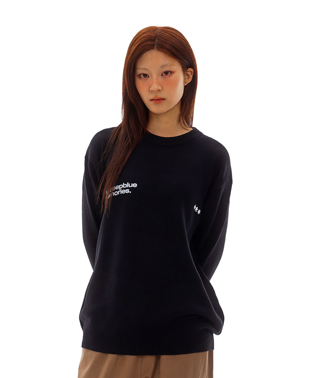 마이딥블루메모리즈(MY DEEP BLUE MEMORIES) (NT) MM SYMBOL LOGO KNIT (BLACK)