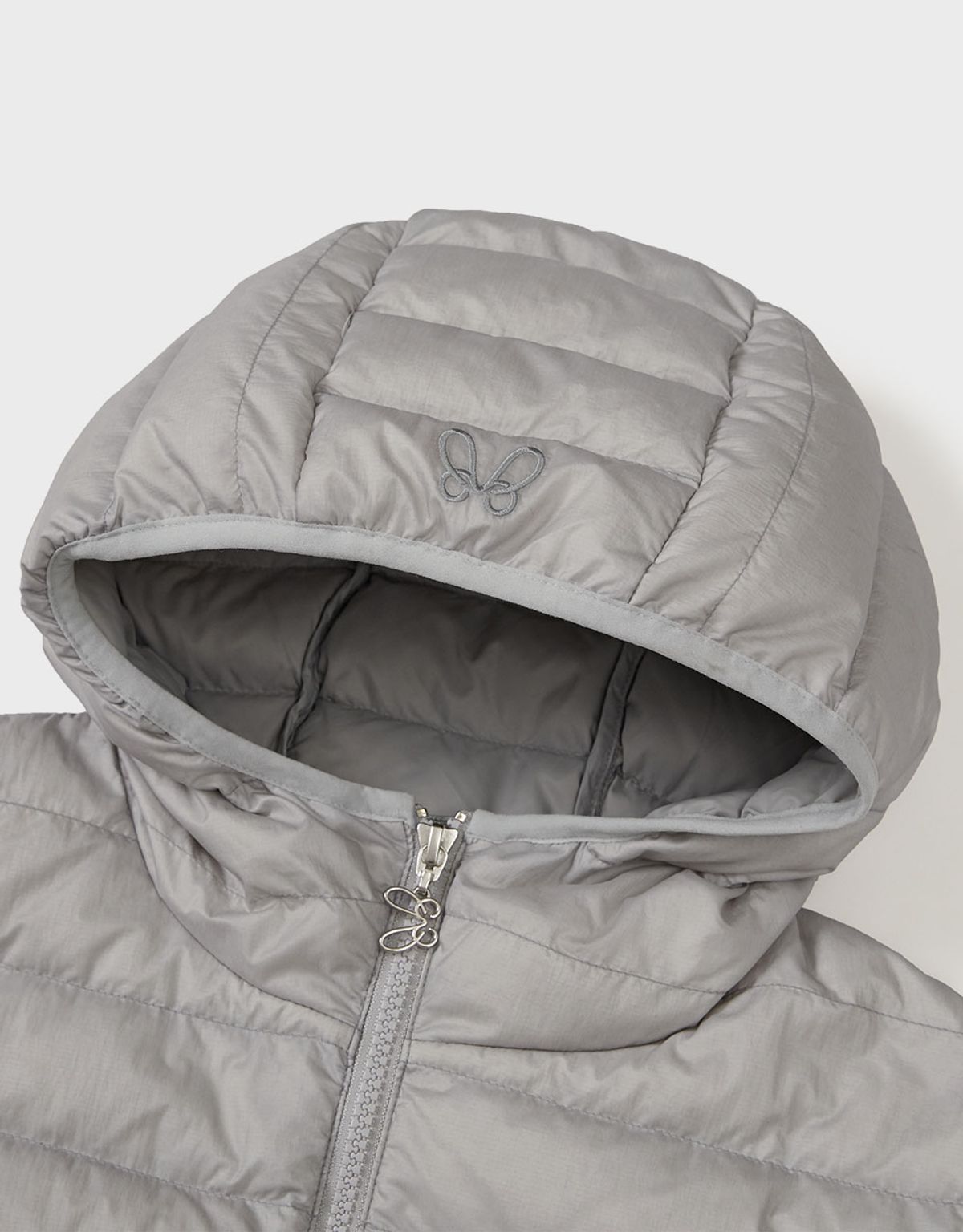 엠엠더블유(MMW) [MMW] FRILL LIGHTWEIGHT PADDED DOWN (LIGHT GREY)