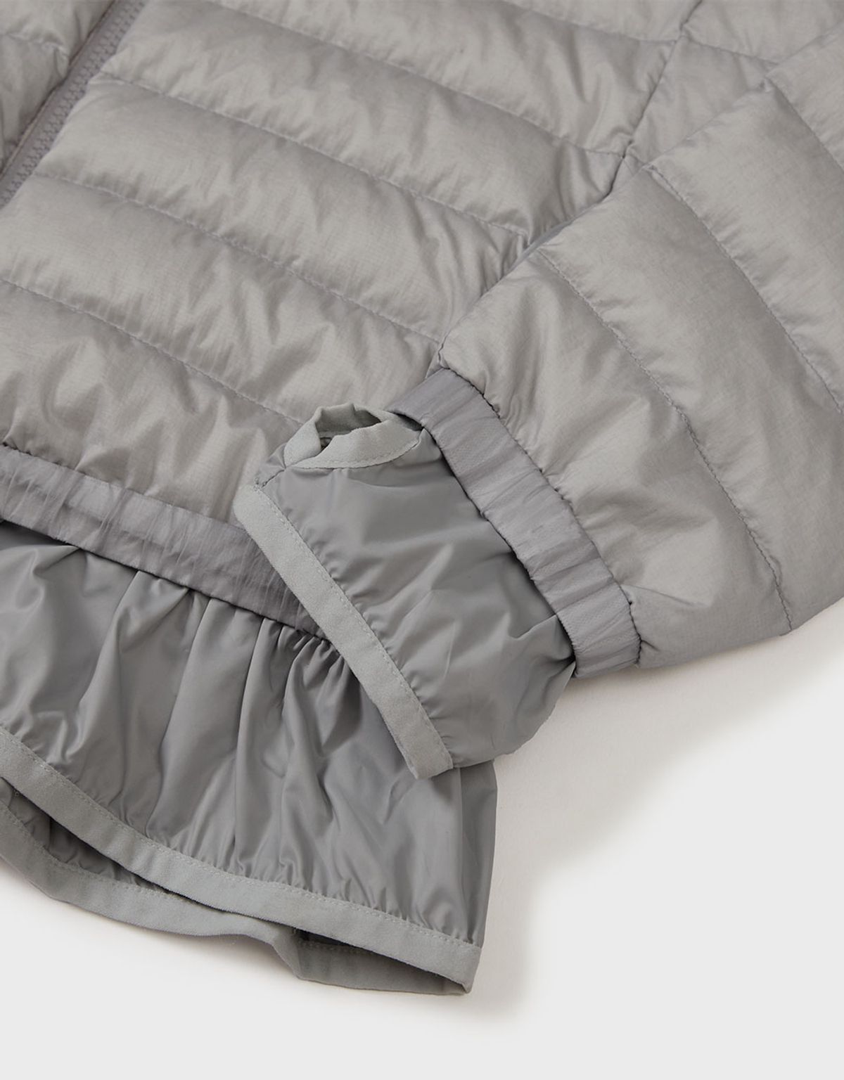 엠엠더블유(MMW) [MMW] FRILL LIGHTWEIGHT PADDED DOWN (LIGHT GREY)