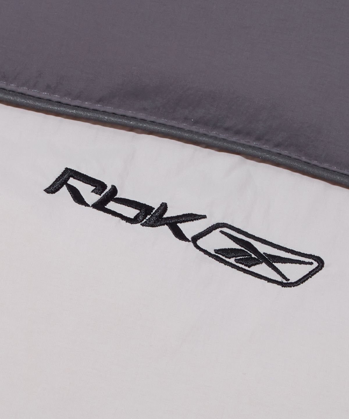 리복(REEBOK) 프리미어 볼패딩 베스트 - 페일 베이지