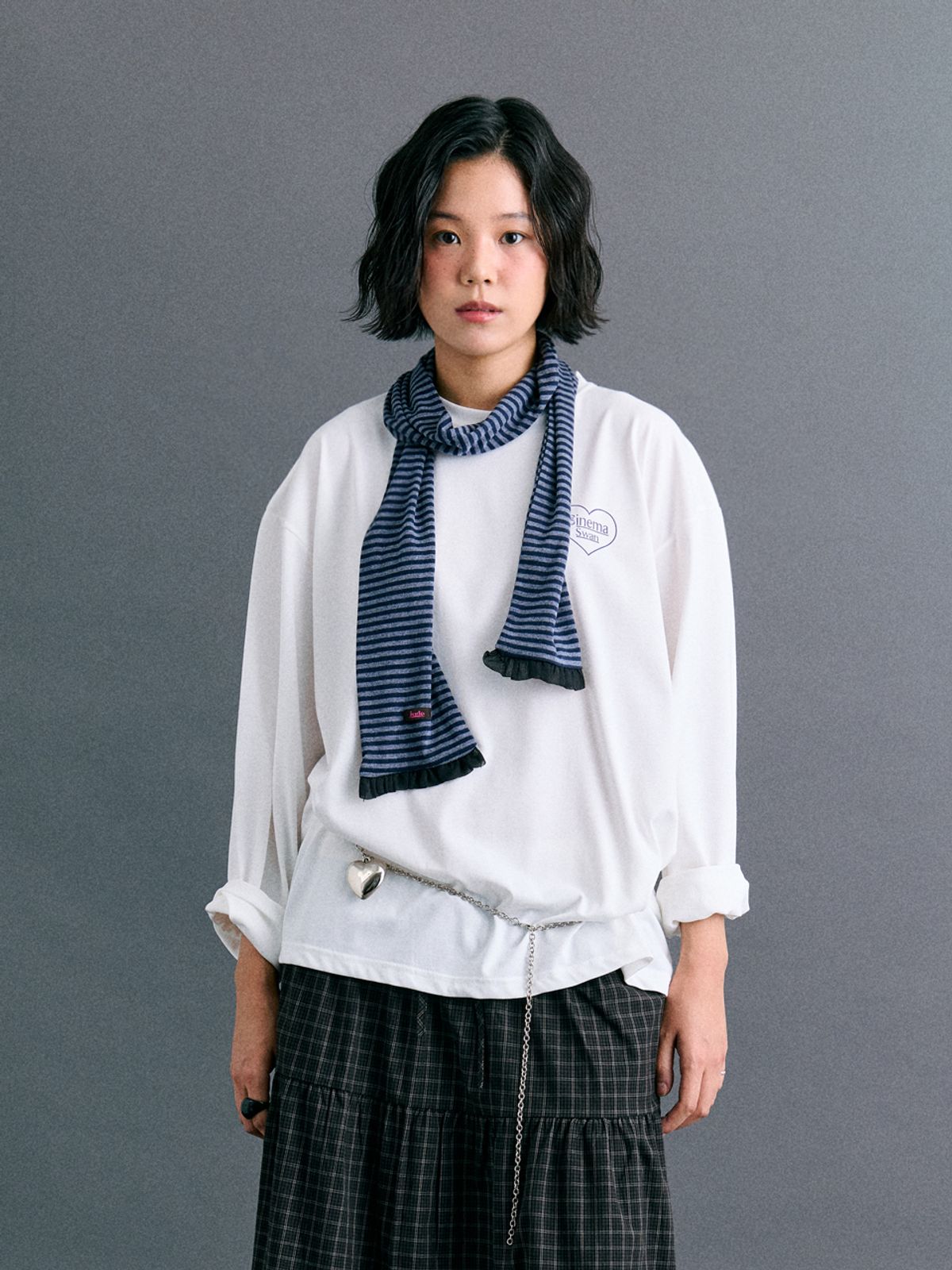 모어쥬드(MOREJUDE) Cinema Swan Heart Tee 2color