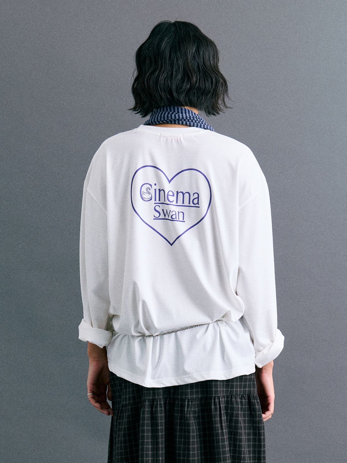 모어쥬드(MOREJUDE) Cinema Swan Heart Tee 2color