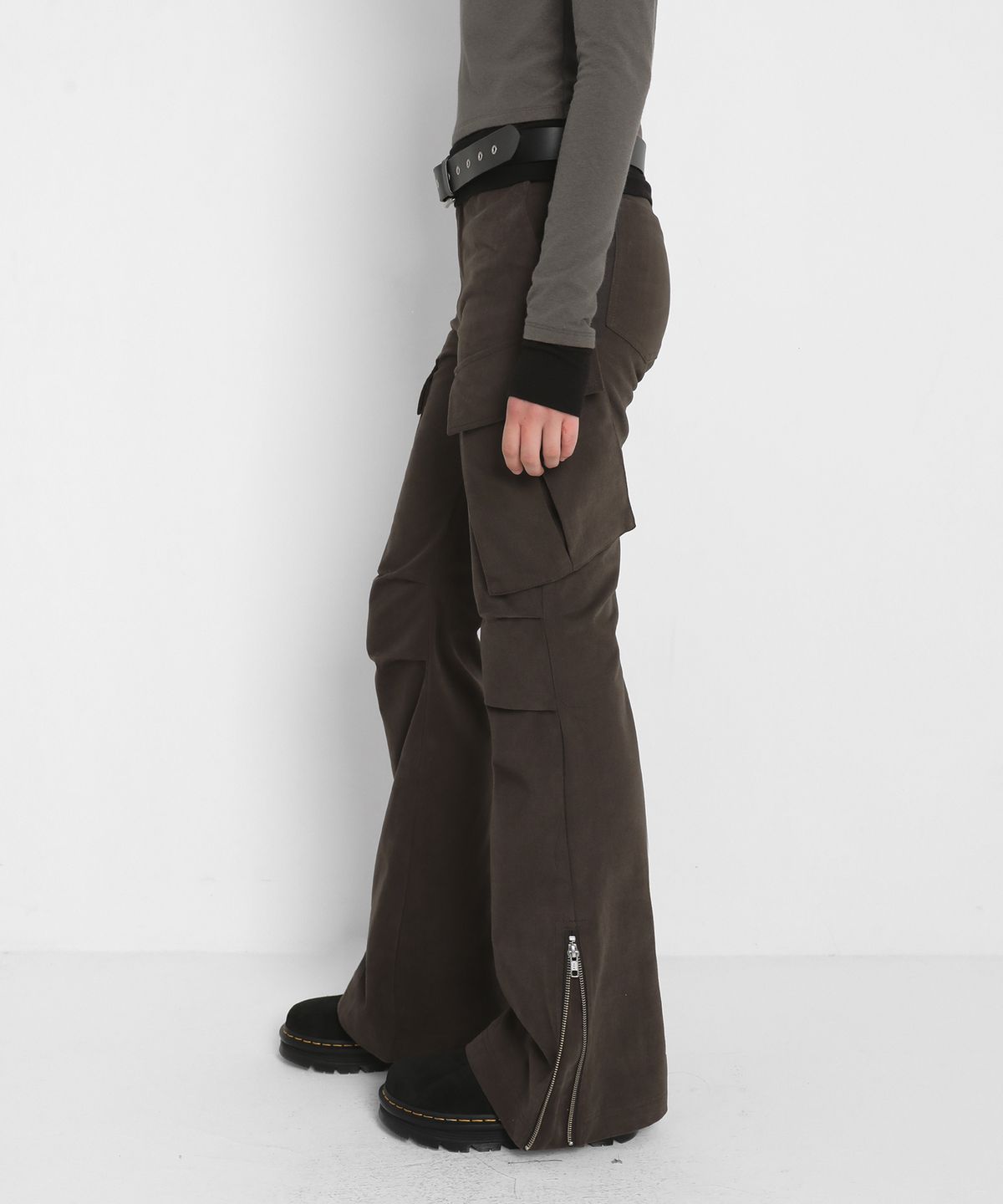 샌드릭(SANDRIC) BOOTCUT CARGO PANTS_BROWN