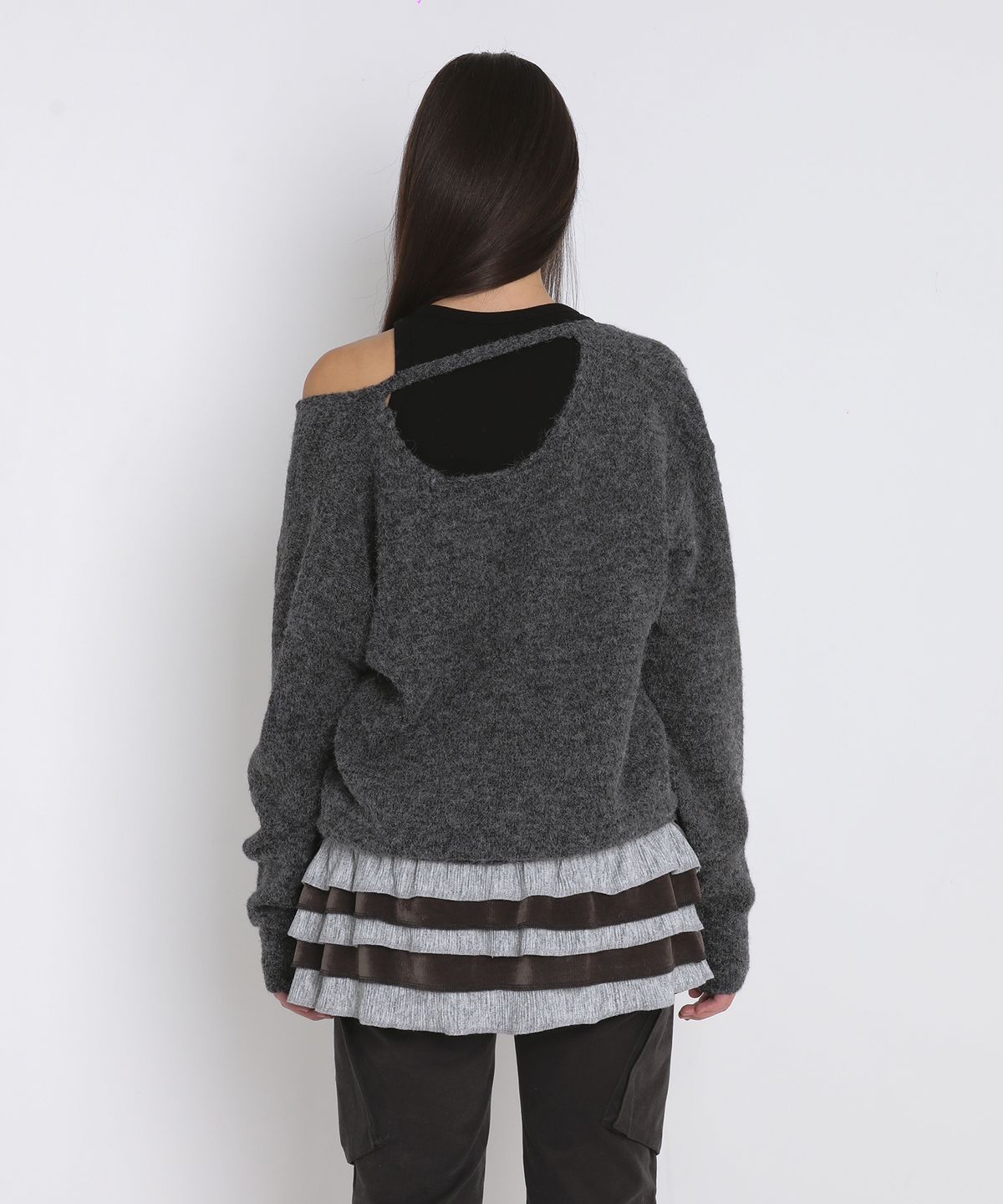 샌드릭(SANDRIC) BACK OPEN OVERFIT WOOL KNIT_CHARCOAL