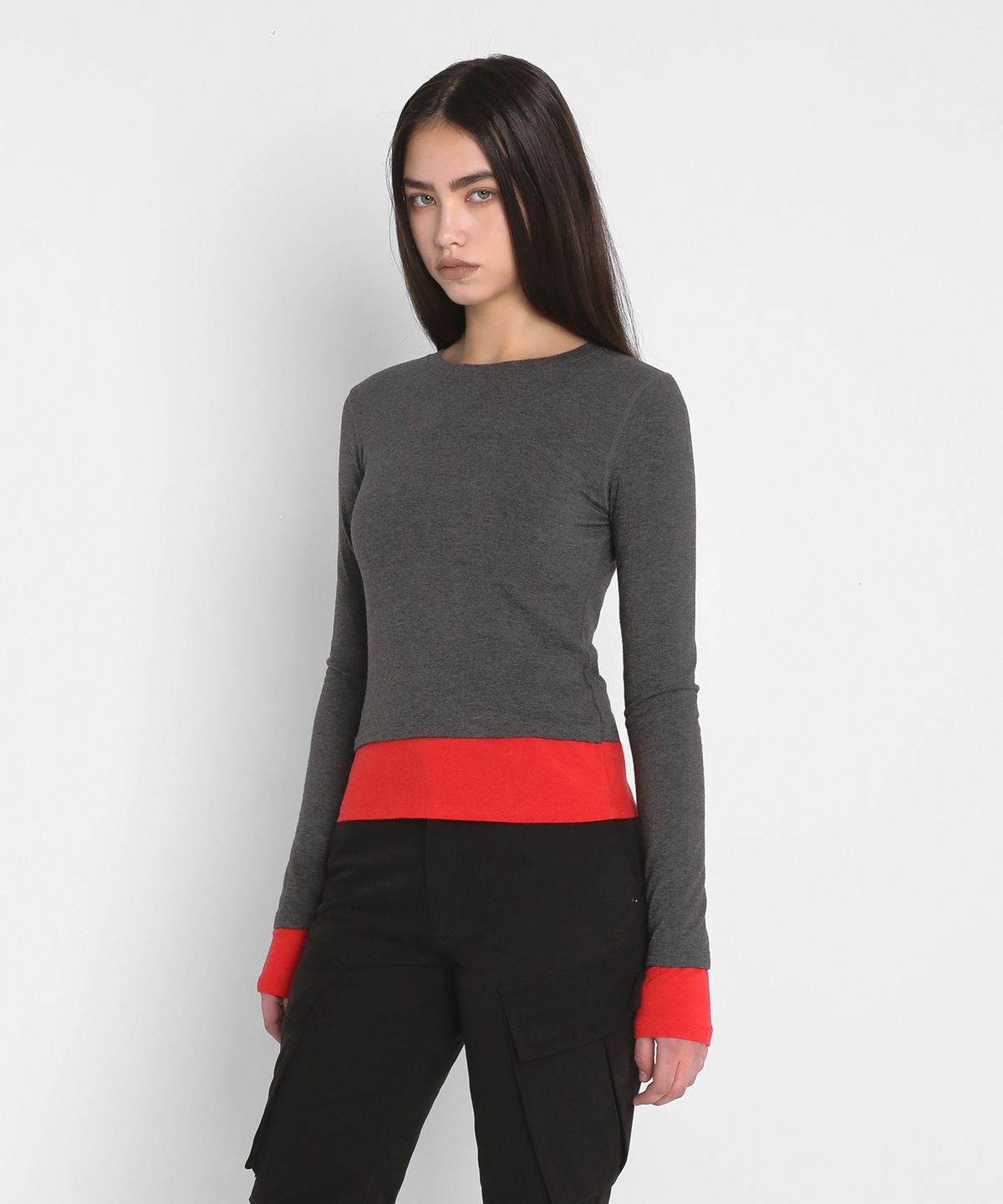 샌드릭(SANDRIC) BASIC CONTRAST T-SHIRT_CHARCOAL / RED