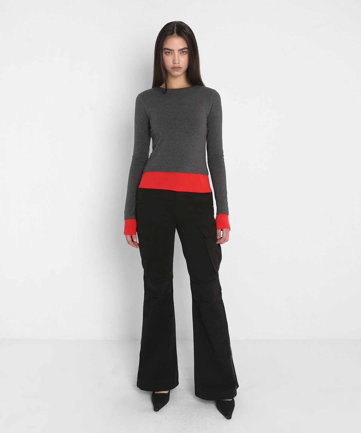 샌드릭(SANDRIC) BASIC CONTRAST T-SHIRT_CHARCOAL / RED