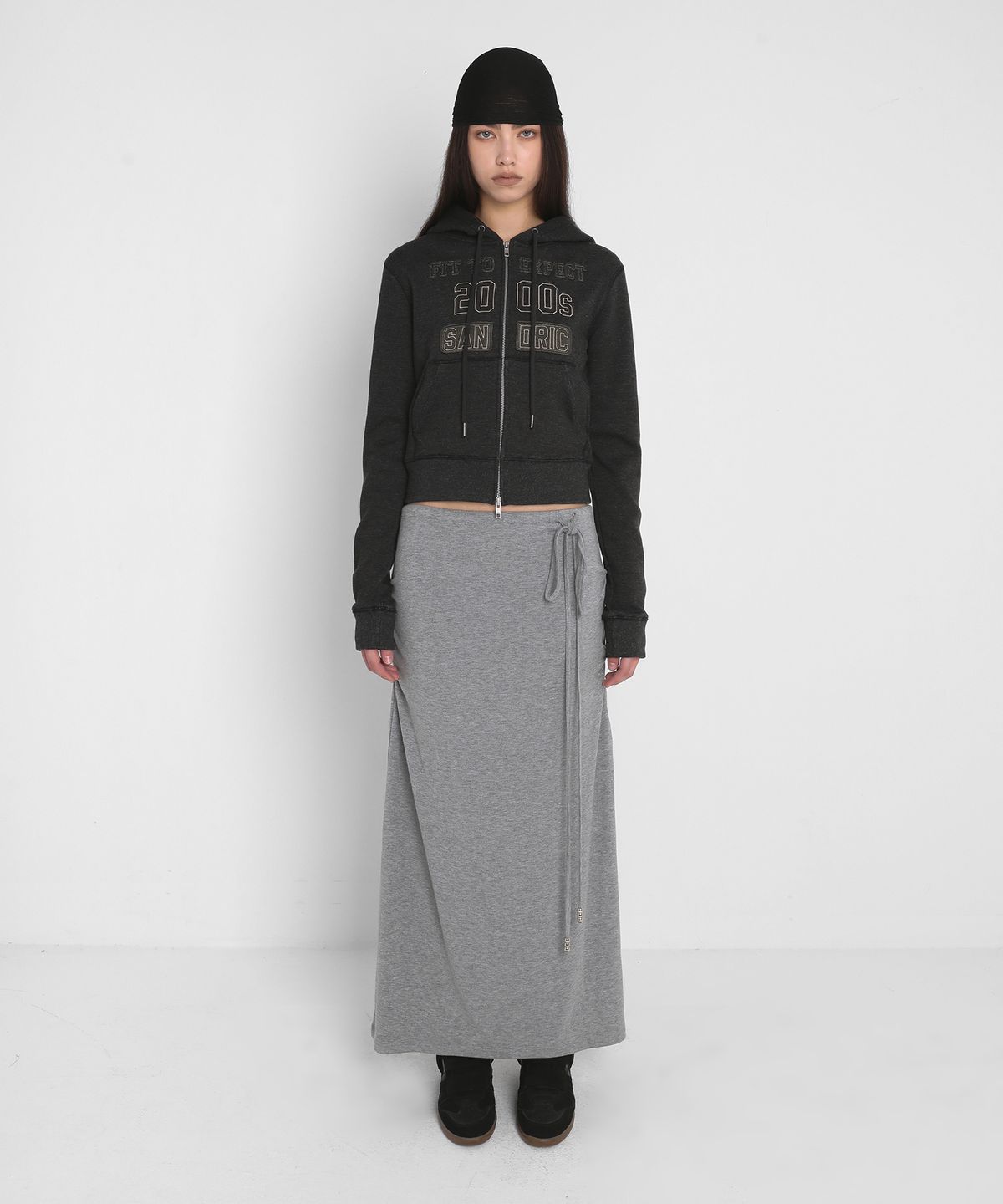 샌드릭(SANDRIC) BRUSHED PATCH HOODED ZIP UP_CHARCOAL