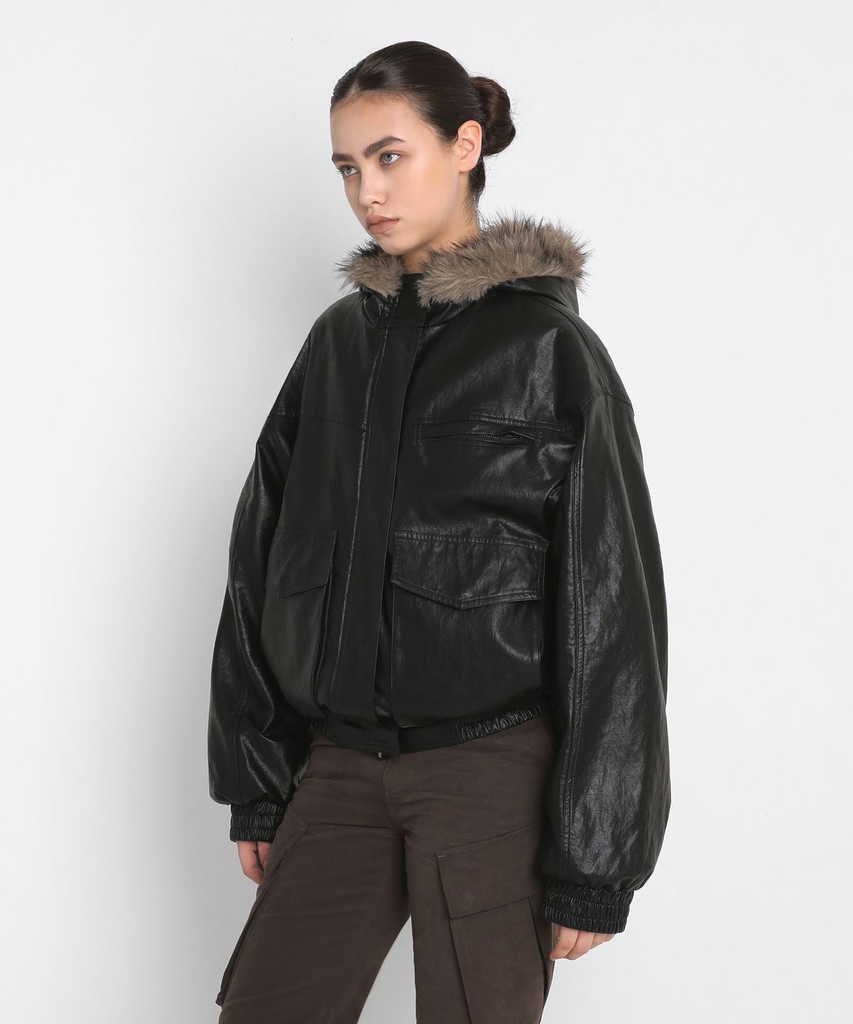 샌드릭(SANDRIC) REVERSIBLE FUR LEATHER JUMPER_BEIGE / BLACK