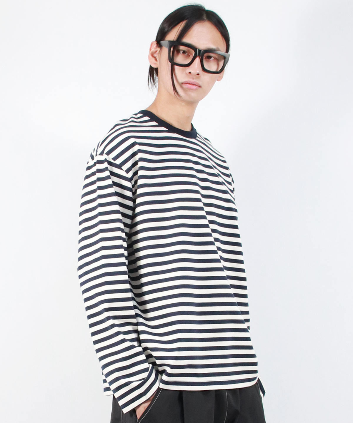 드마크(DEMARC) M STRIPE LOOSE-FIT LONG SLEEVE TEE -  Dark Navy
