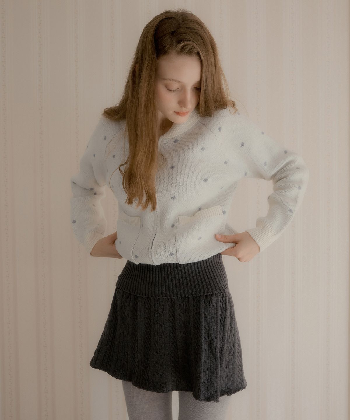 레터프롬문(LETTER FROM MOON) 제스 케이블 플리츠 니트 스커트 ( 챠콜 )