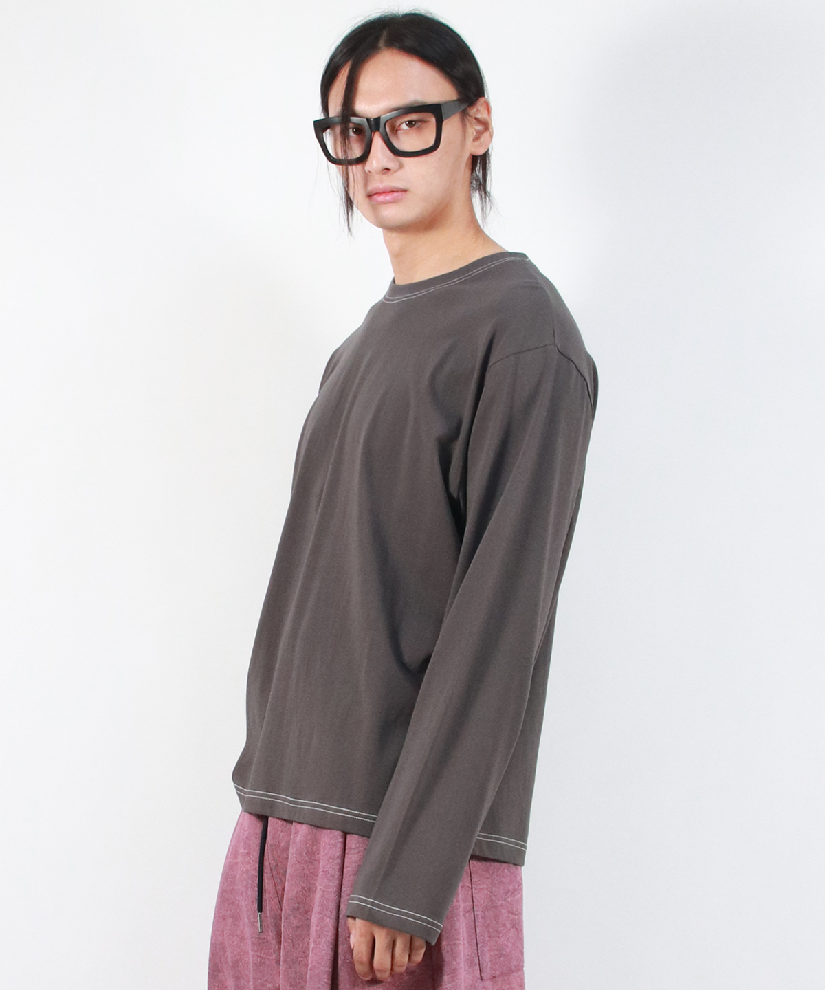 드마크(DEMARC) M OUTSTITCH LOOSE FIT LONG SLEEVE TEE - Charcoal