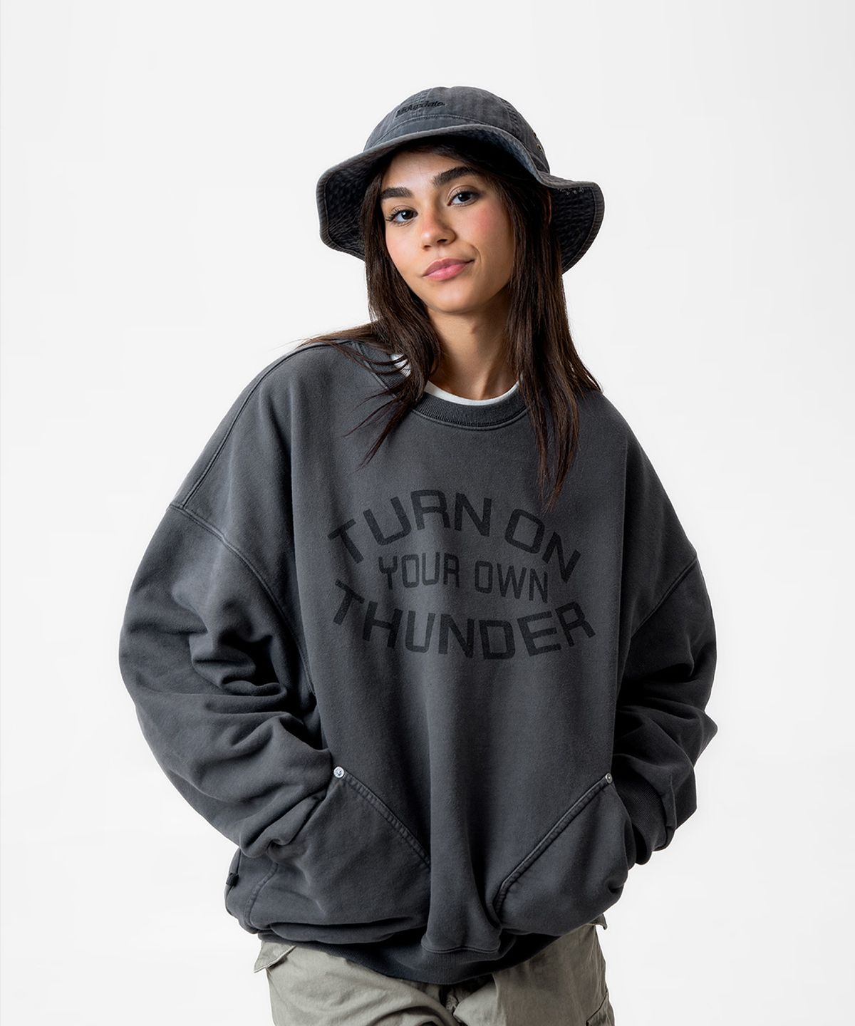 미드업데이트(MIDUPDATE) Front Pocket Sweatshirt_2color