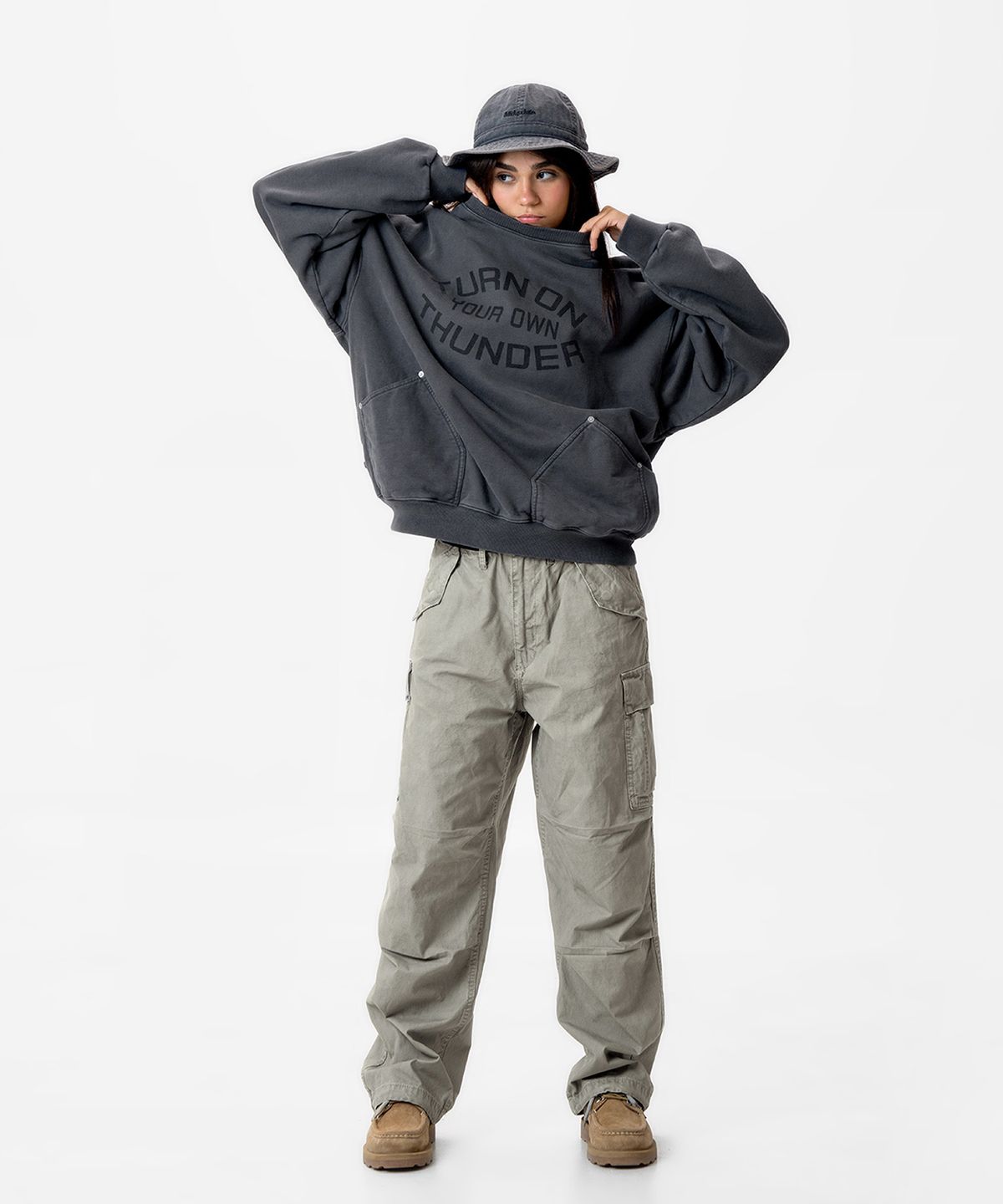 미드업데이트(MIDUPDATE) Front Pocket Sweatshirt_2color