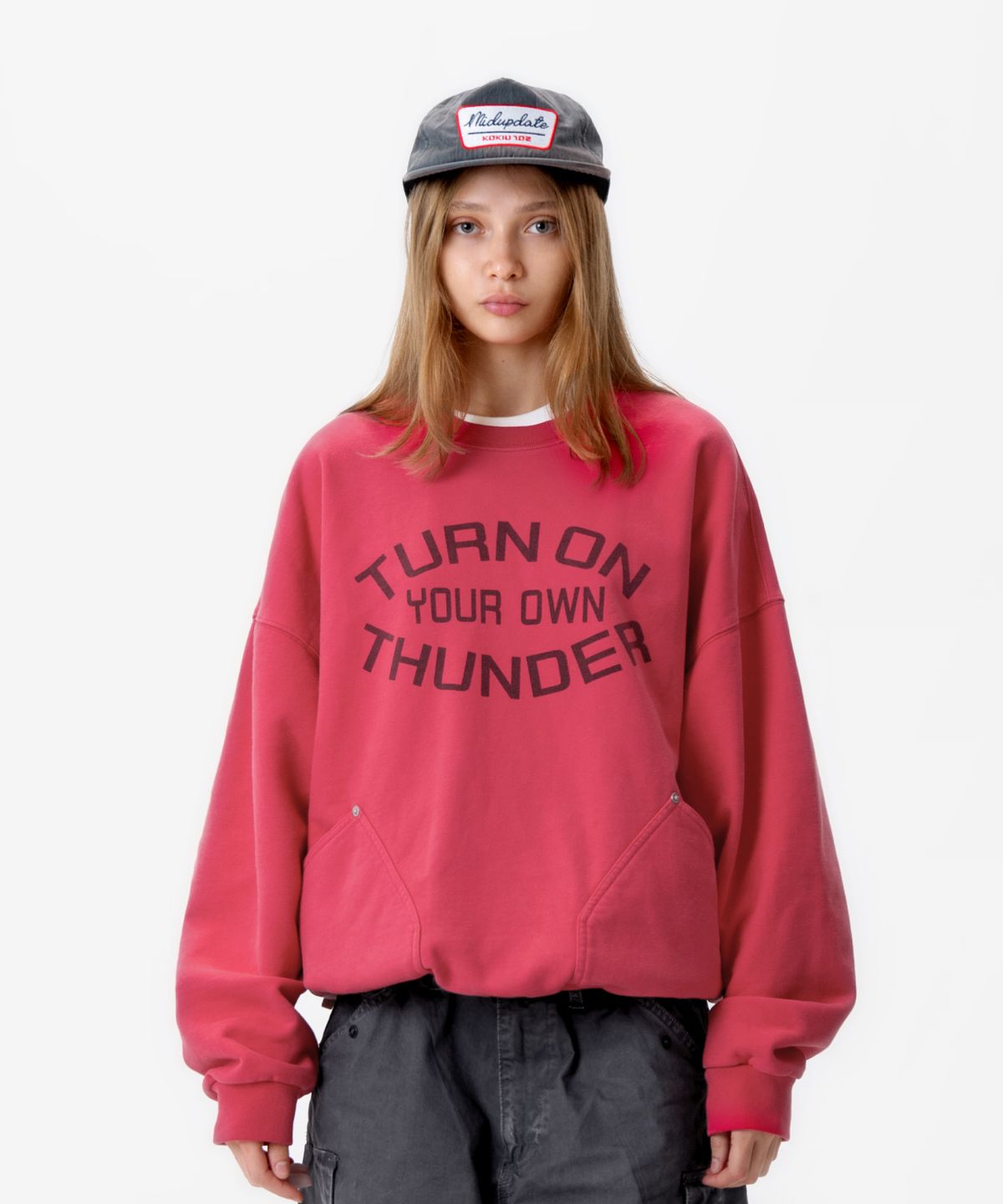 미드업데이트(MIDUPDATE) Front Pocket Sweatshirt_2color