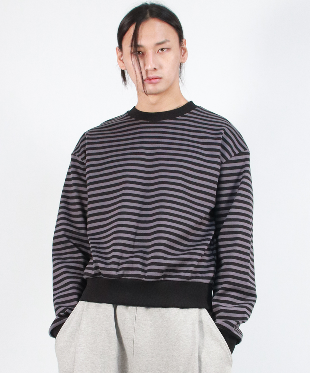 드마크(DEMARC) M STRIPE MEDIUM-FIT SWEATSHIRT - Black