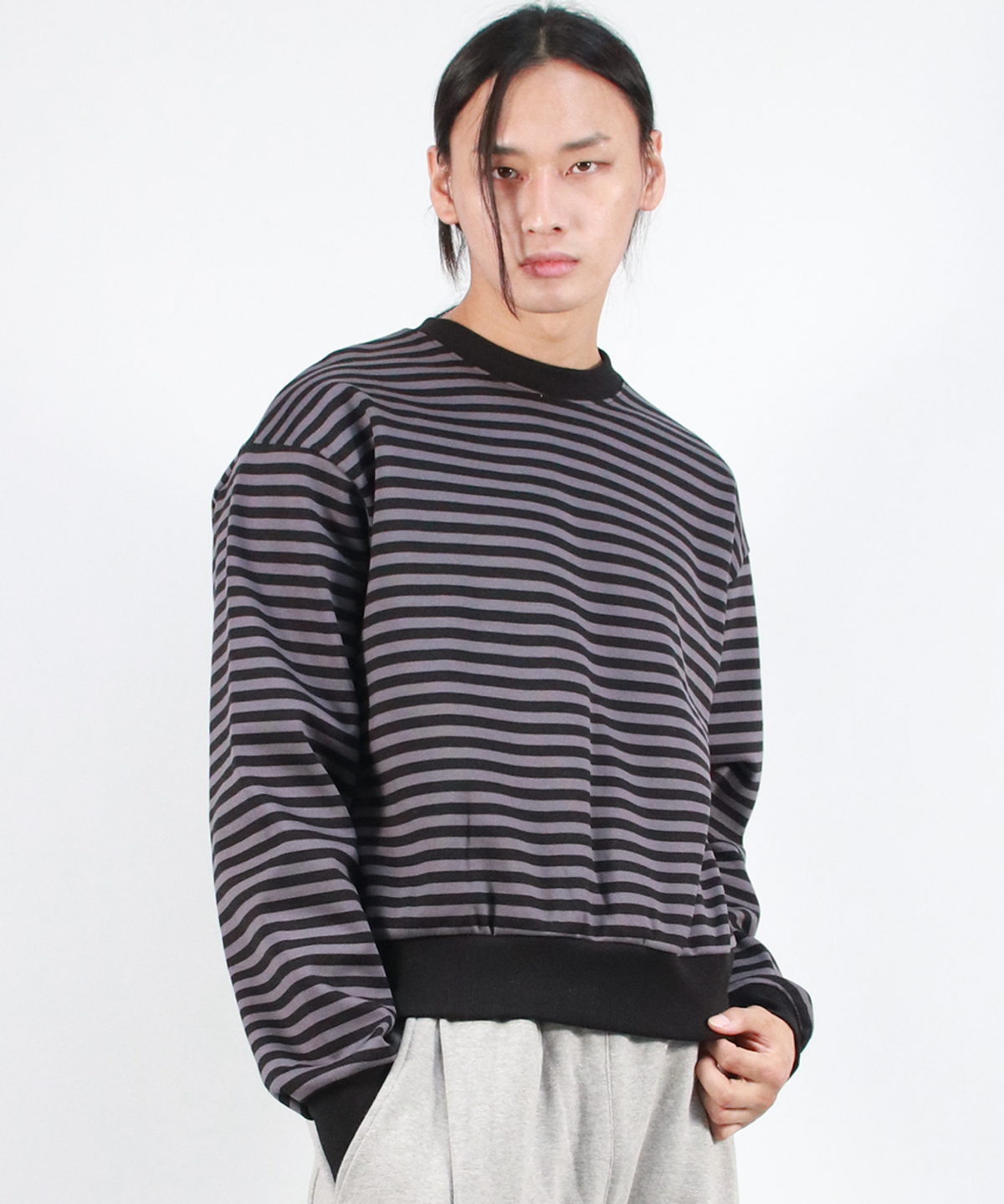 드마크(DEMARC) M STRIPE MEDIUM-FIT SWEATSHIRT - Black