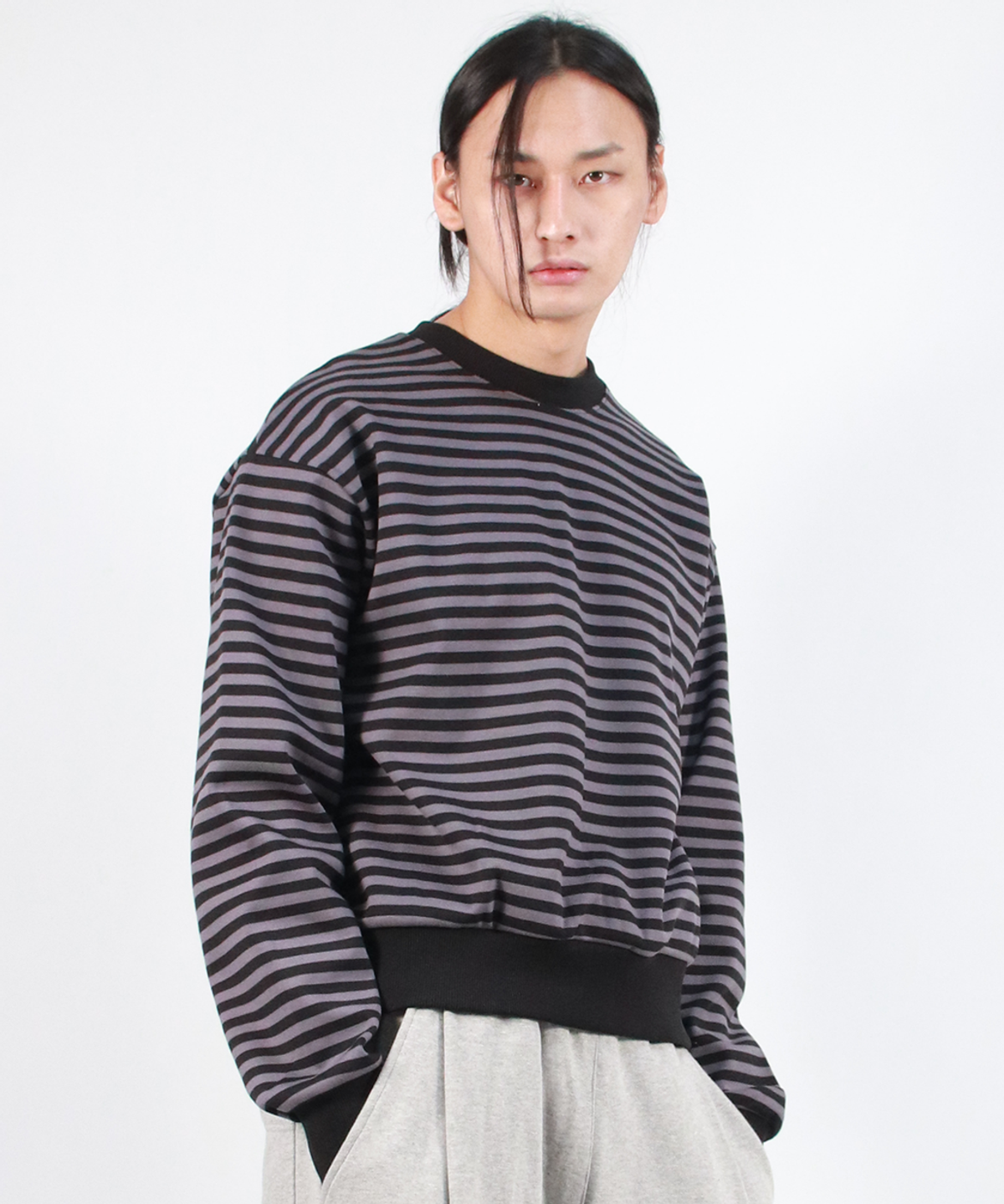 드마크(DEMARC) M STRIPE MEDIUM-FIT SWEATSHIRT - Black