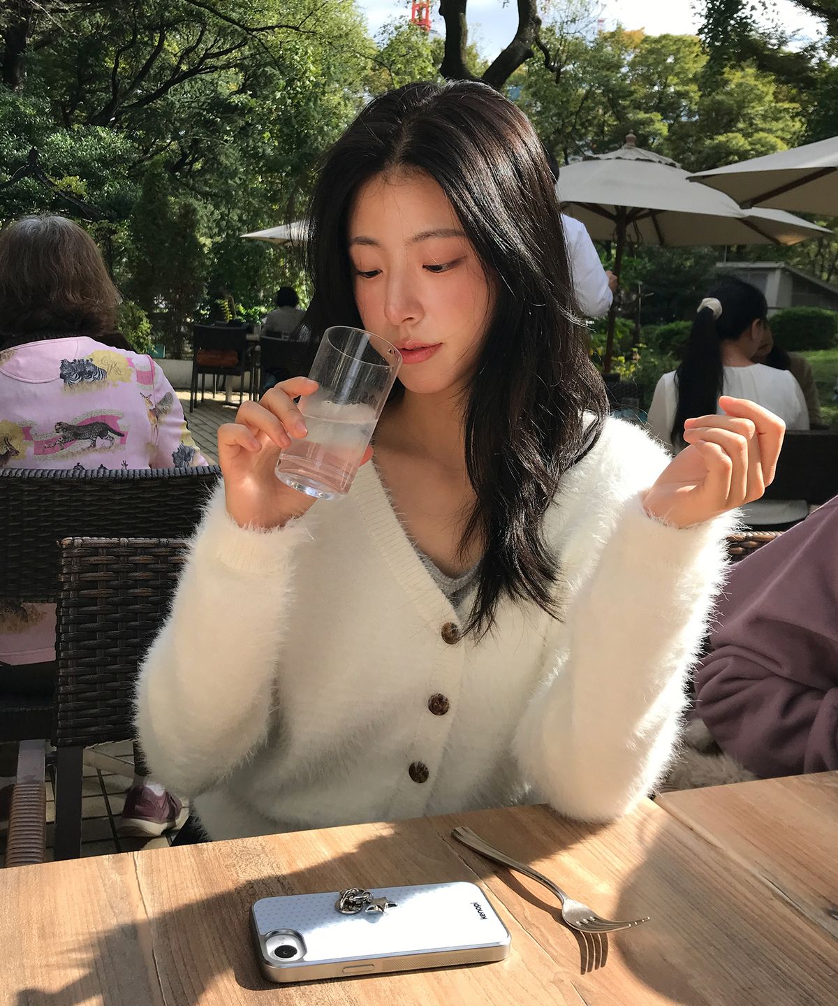 레터프롬문(LETTER FROM MOON) 헤어리 딥 브이넥 가디건 ( 아이보리 )