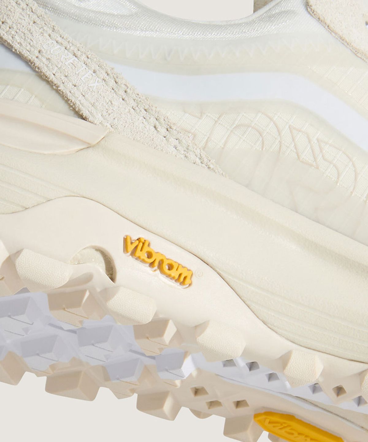 반스(VANS) MTE 크로스패스 XC 고어텍스 - 화이트 / VN000DAMWHT1