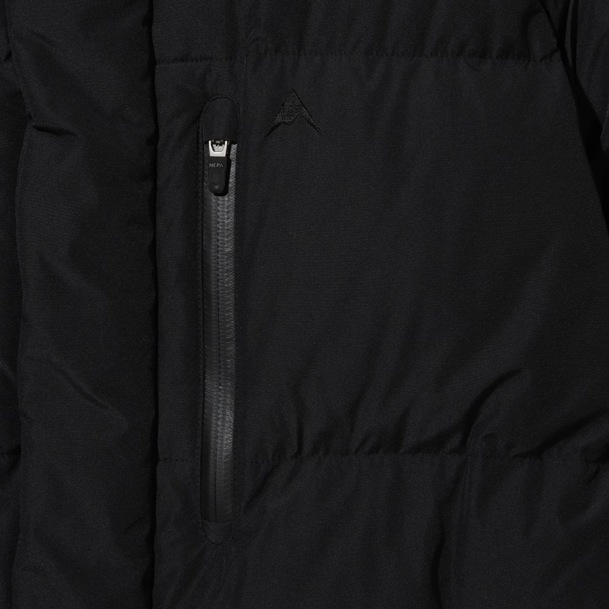 네파(NEPA) 7LF2088 공용 에센셜 헤비 다운 자켓_BLACK