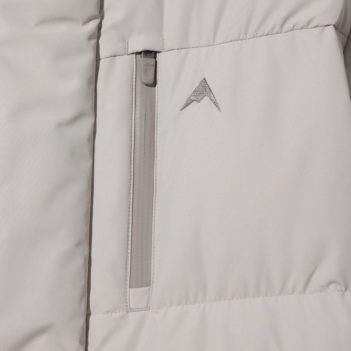 네파(NEPA) 7LF2089 공용 에센셜 헤비 롱다운 자켓_GREYISH BEIGE