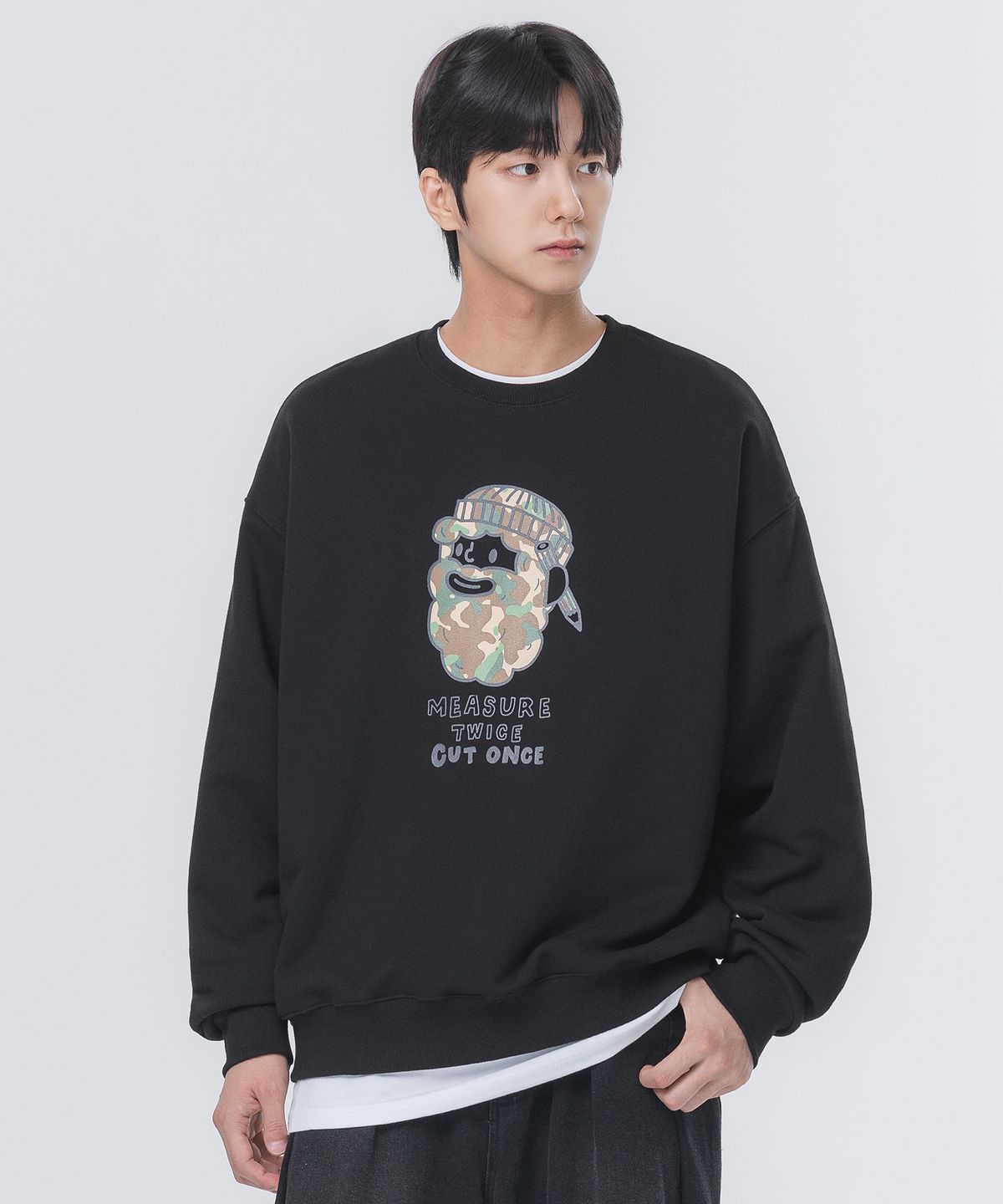 앨빈클로(ALVINCLO) CAMO PAINT CLUB 오버핏 맨투맨 MAR286 (2 COLOR)